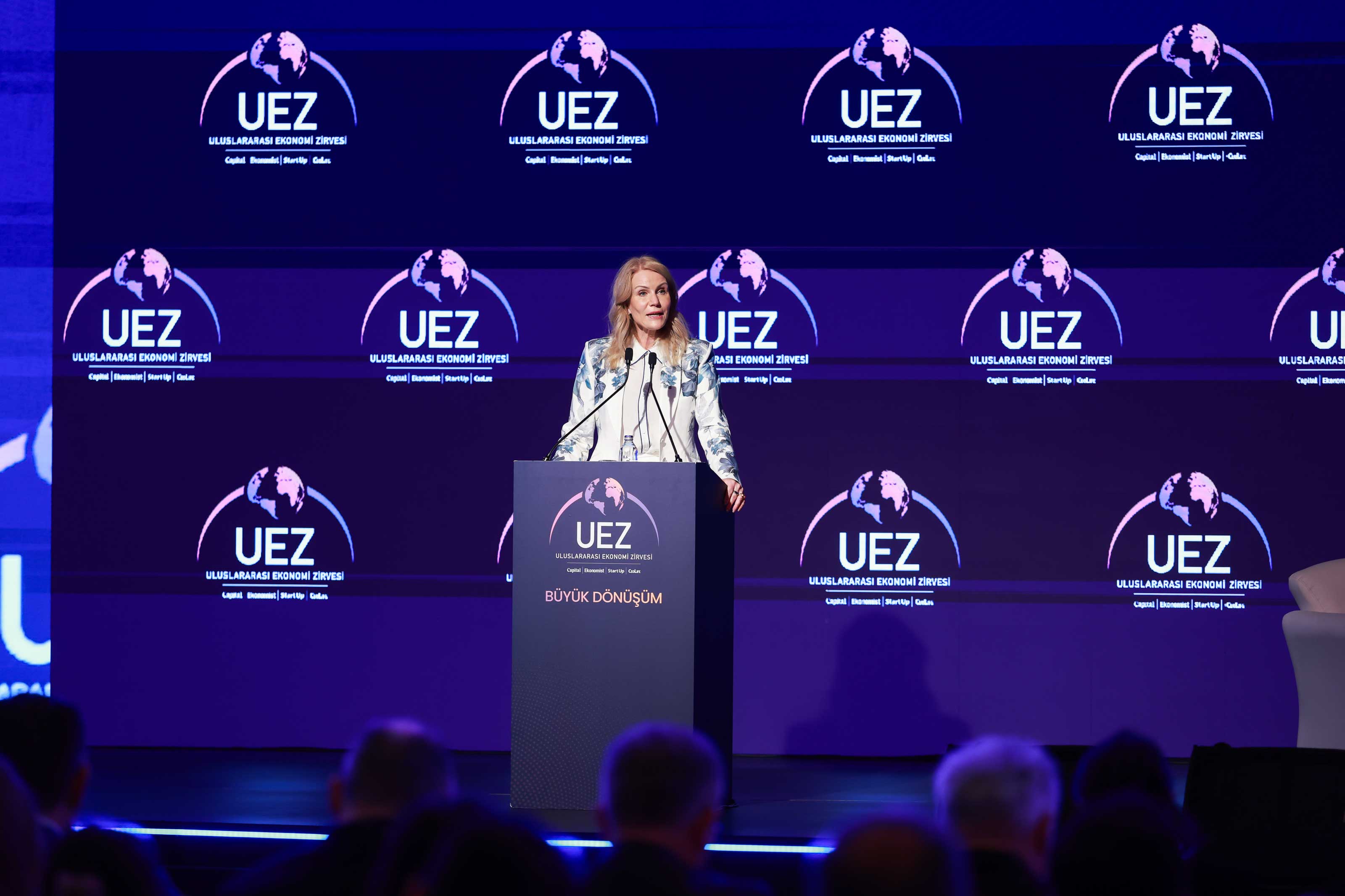 Danimarka Eski Başbakanı Helle Thorning-Schmidt konuşma yapıyor