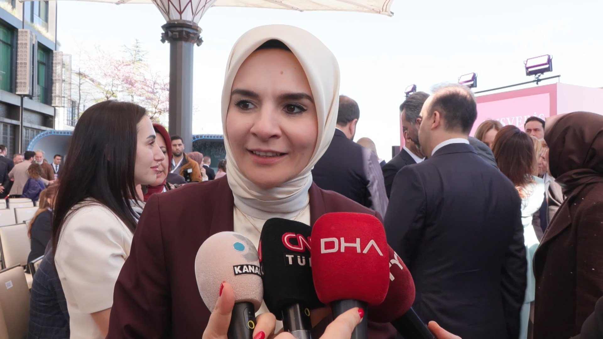 Aile Bakanı Mahinur Özdemir Göktaş Cemre Çarşısı