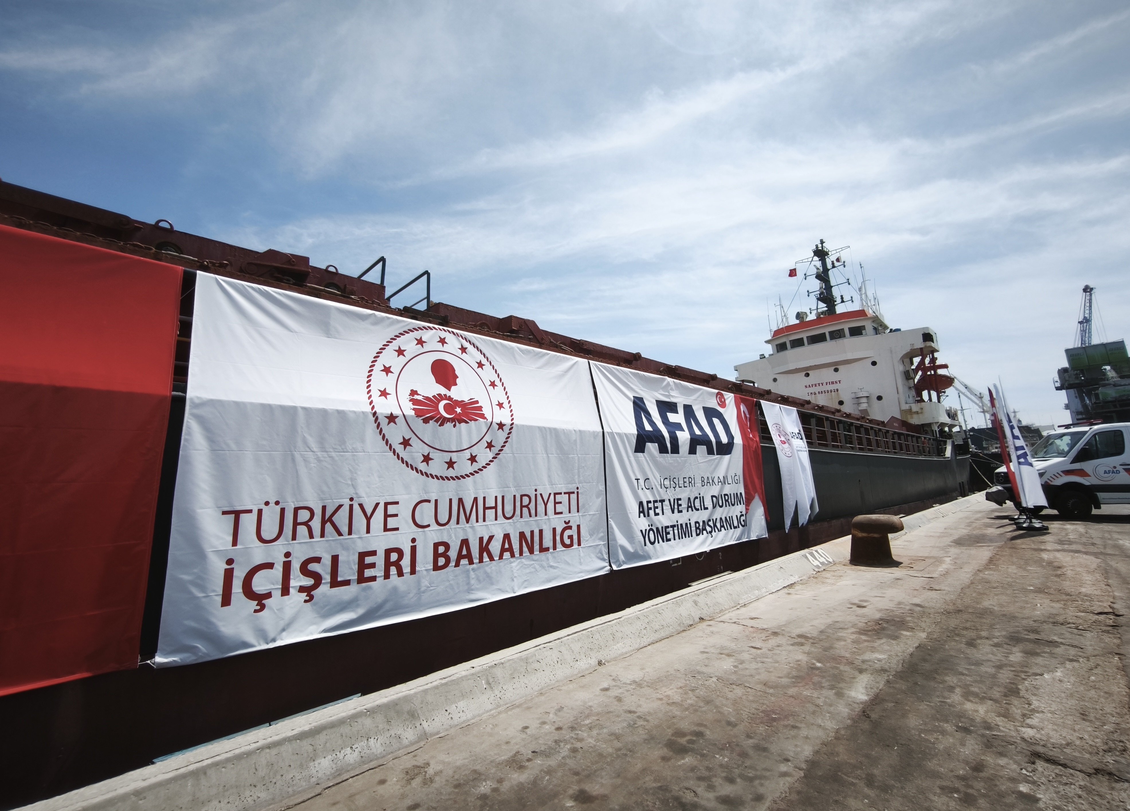 AFAD 8. İyilik Gemisi Mersin Lusnana yardım