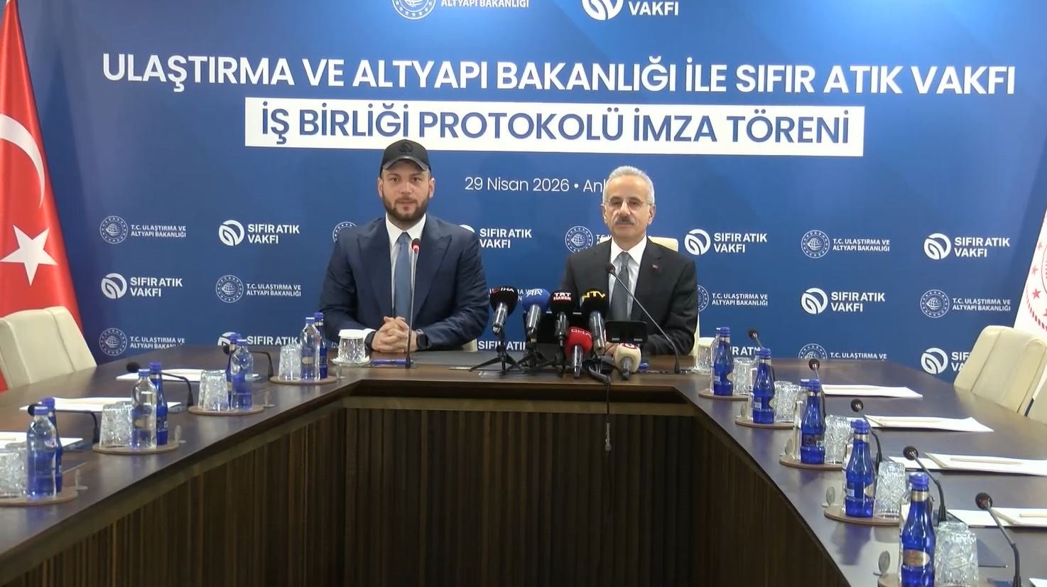 Bakan Uraloğlu, Ulaştırma ve Altyapı Bakanlığı ile Sıfır Atık Vakfı arasındaki iş birliği protokolünü imzaladı.