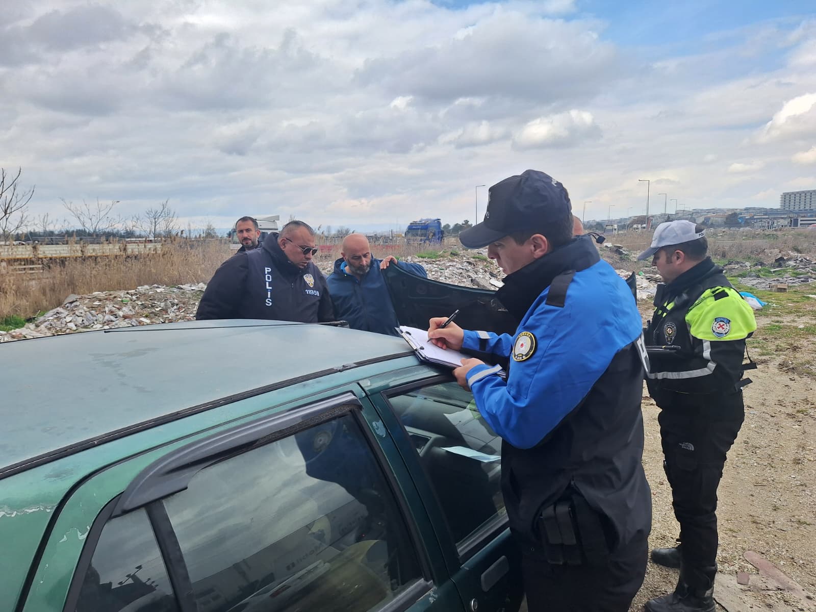 Metruk bina yıkım operasyonu