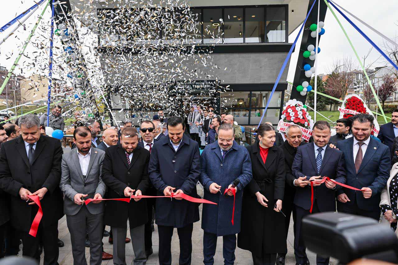 AK Parti İstanbul İl Başkanı Abdullah Özdemir konuşma yapıyor