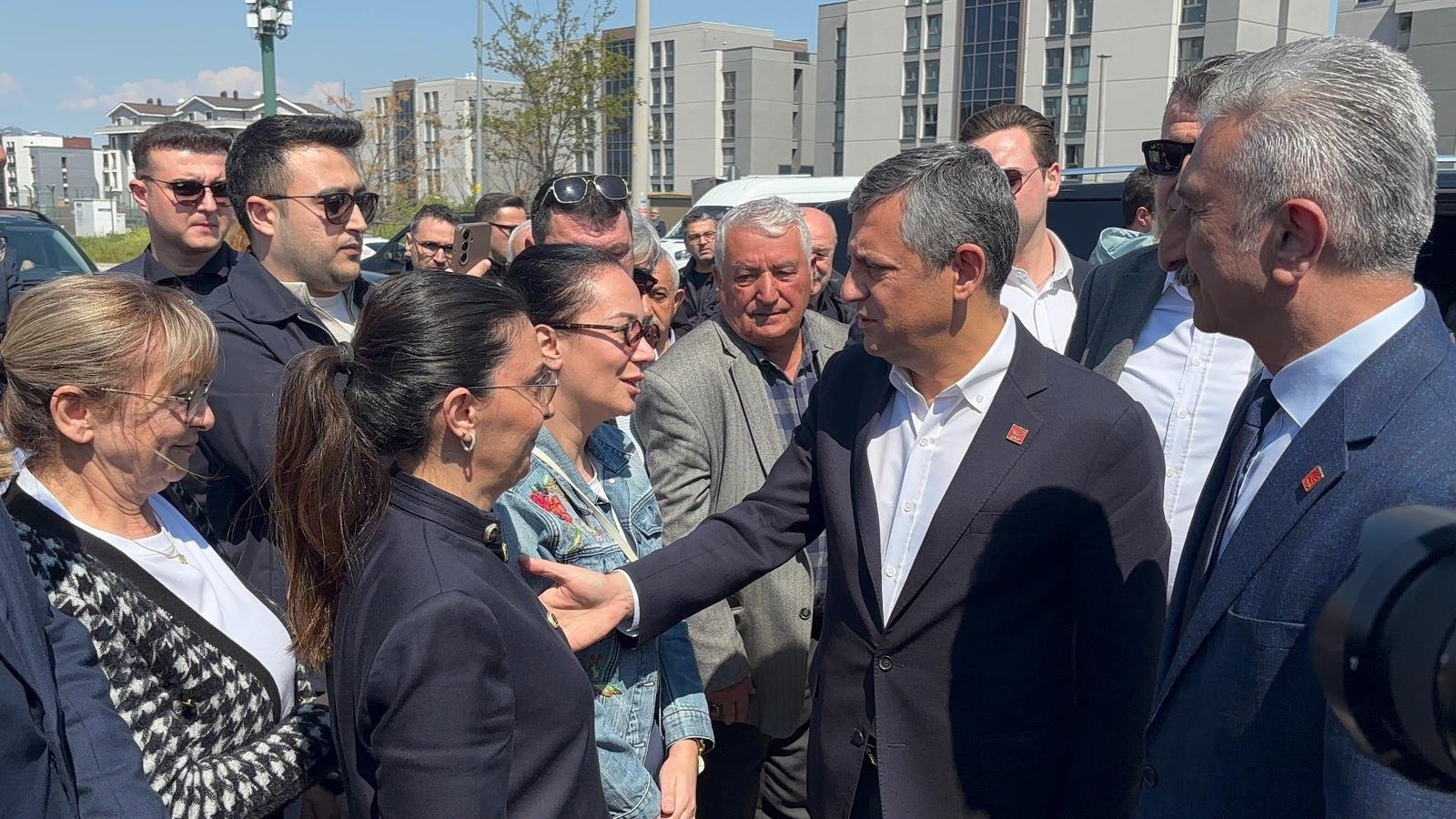 Mustafa Bozbey cezaevi önü