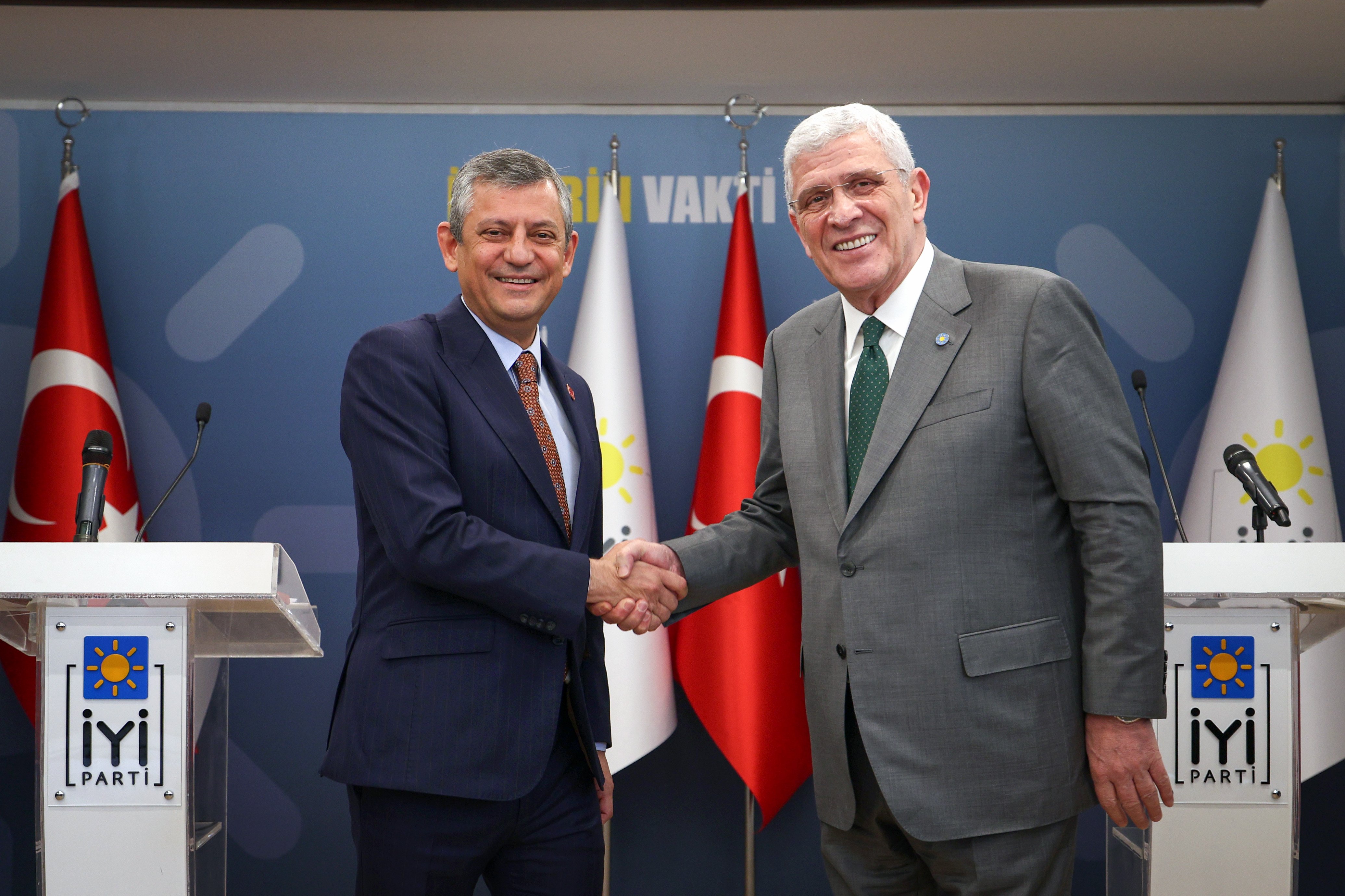 Özgür Özel ve Müsavat Dervişoğlu