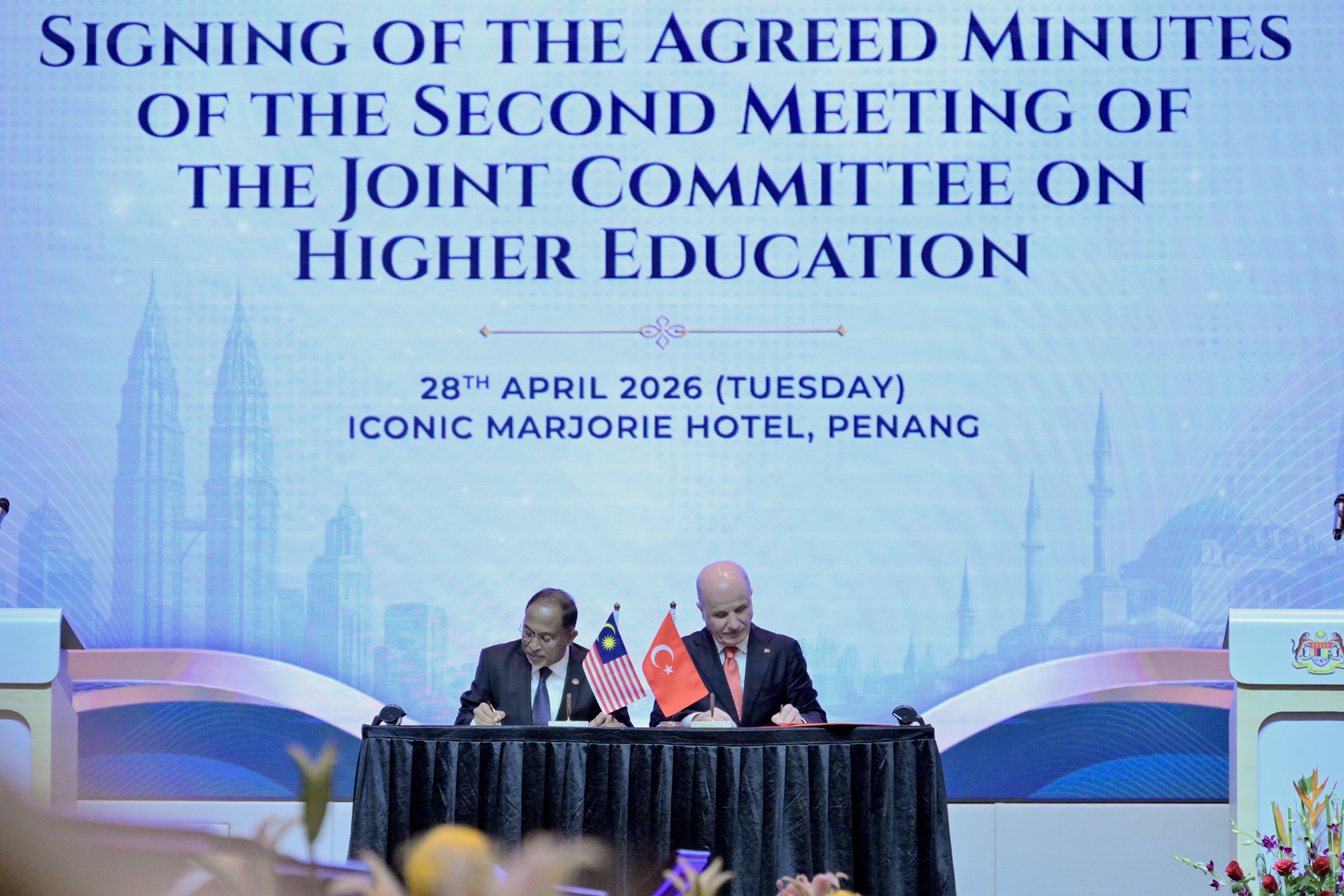 YÖK Başkanı Erol Özvar Malezya ziyareti