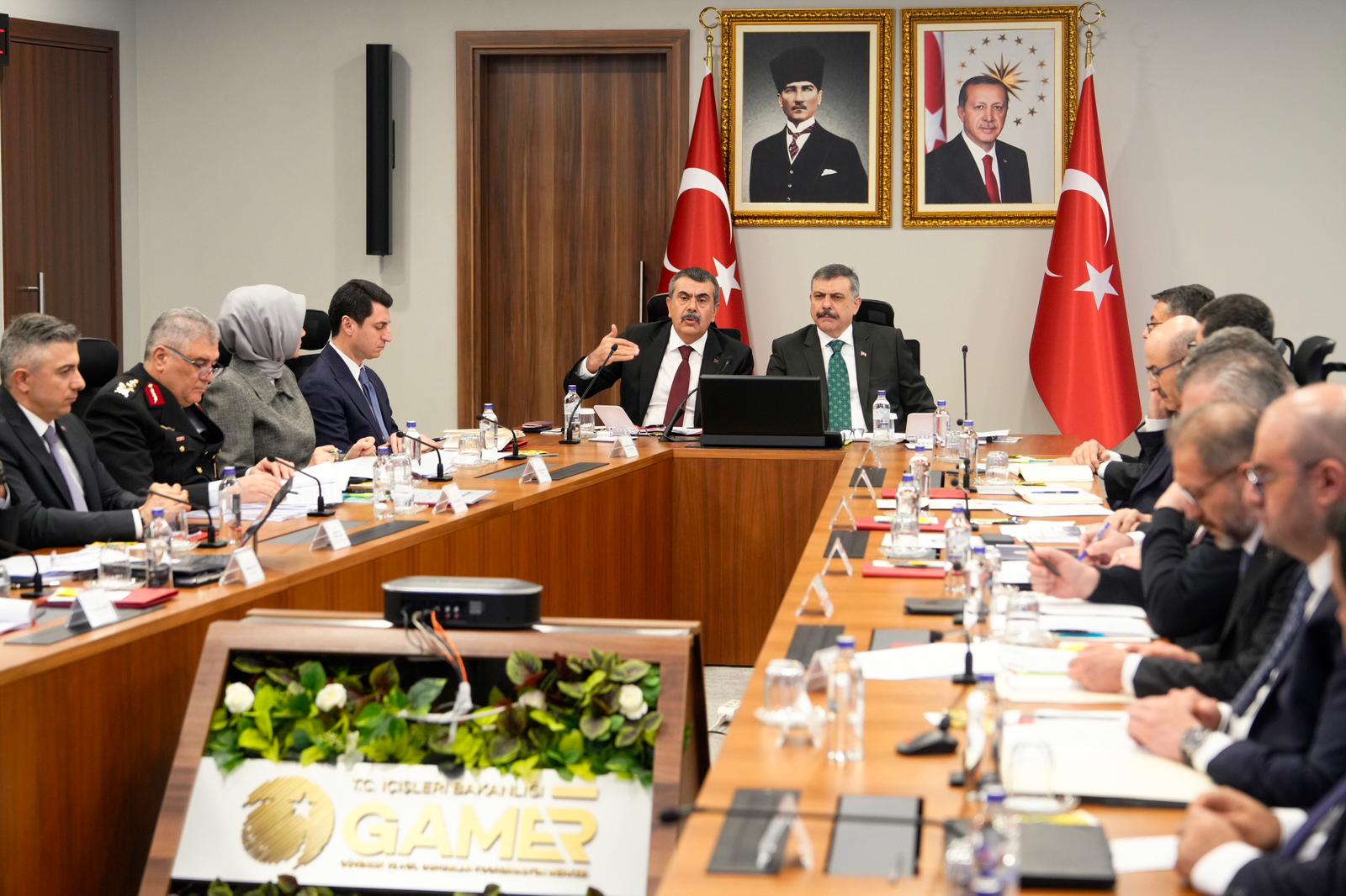 Bakanlar Çiftçi ve Tekin GAMER toplantı odasında