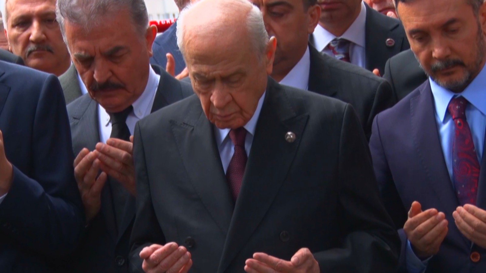 Devlet Bahçeli Alparslan Türkeş kabri ziyareti
