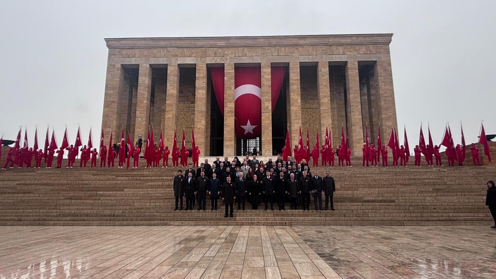 Bakan Tekin öğrencilerle Anıtkabir