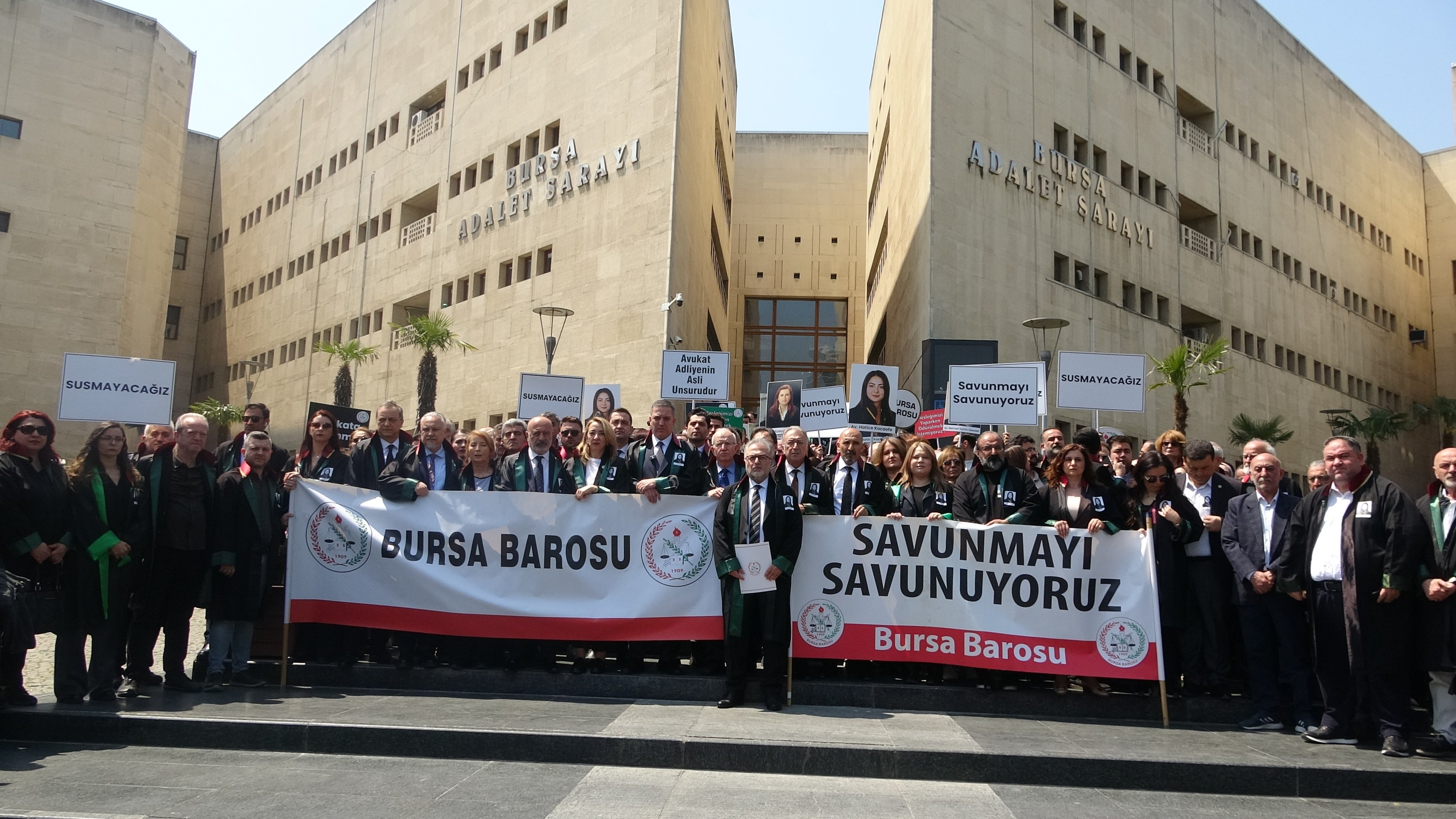 Avukat Hatice Kocaefe için Bursa Adliyesi önünde basın açıklaması