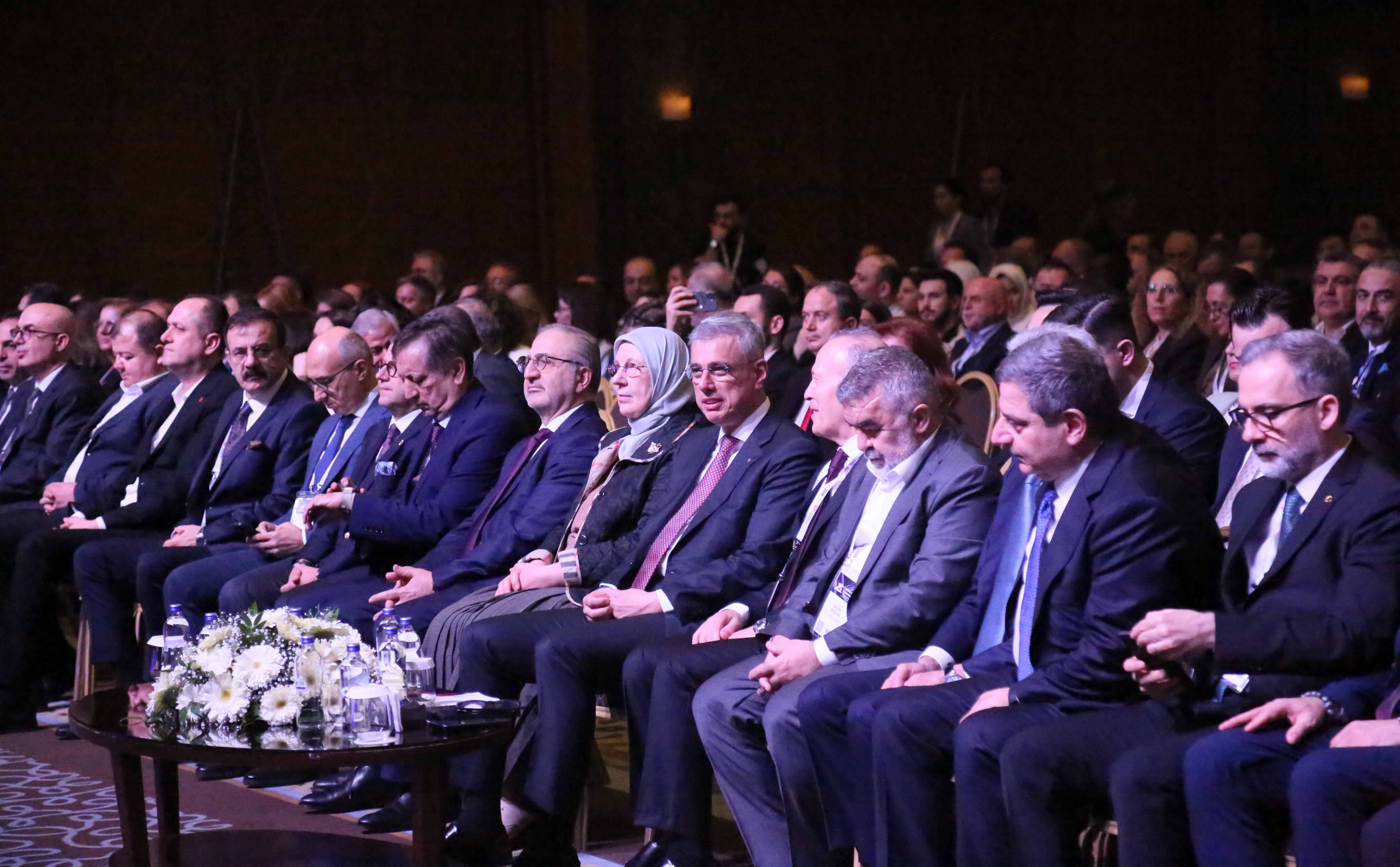 Sağlık Bakanı Kemal Memişoğlu sağlık çalışanlarıyla