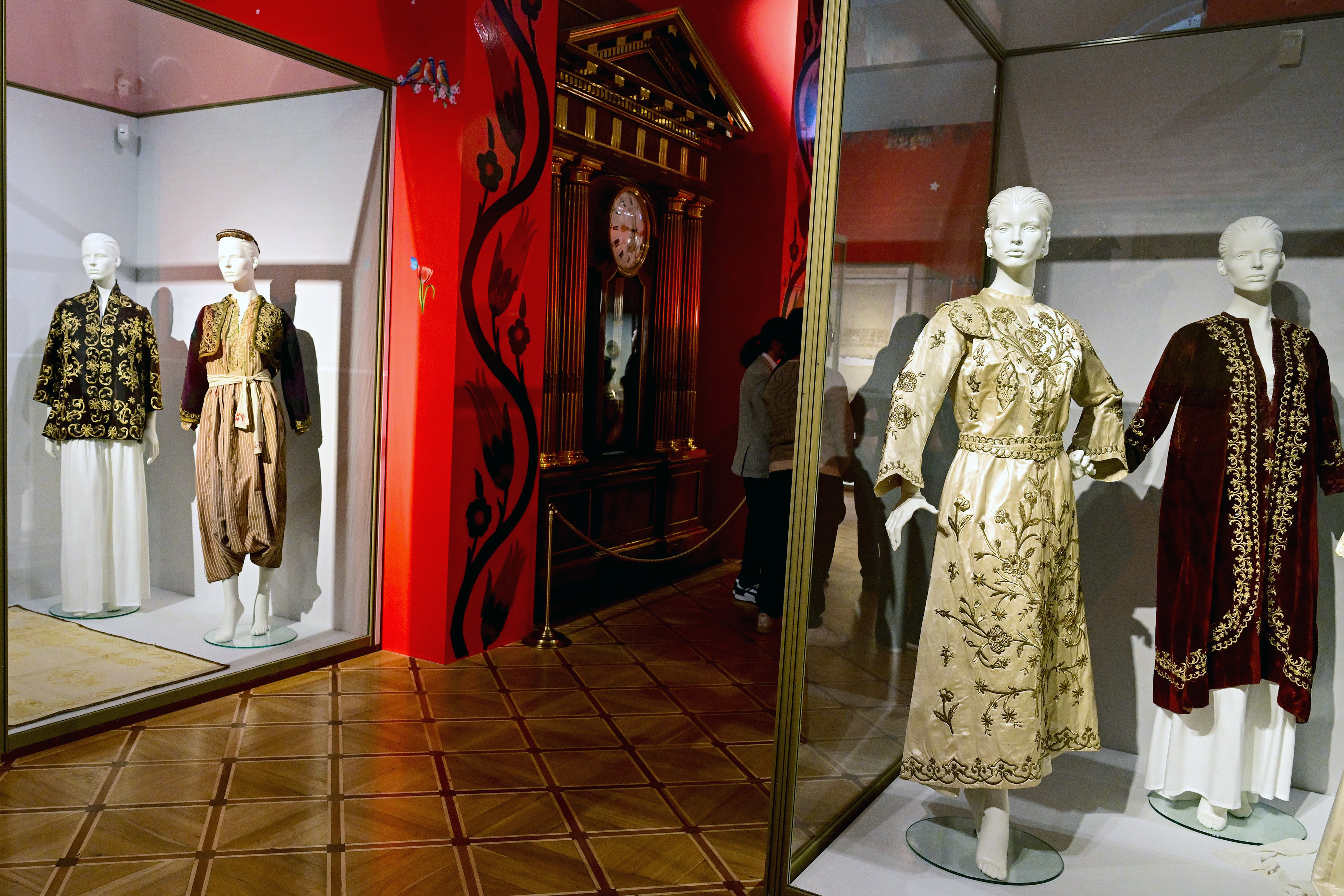 Emine Erdoğan Gelin Hazineleri sergisi Ermitaj Müzesi