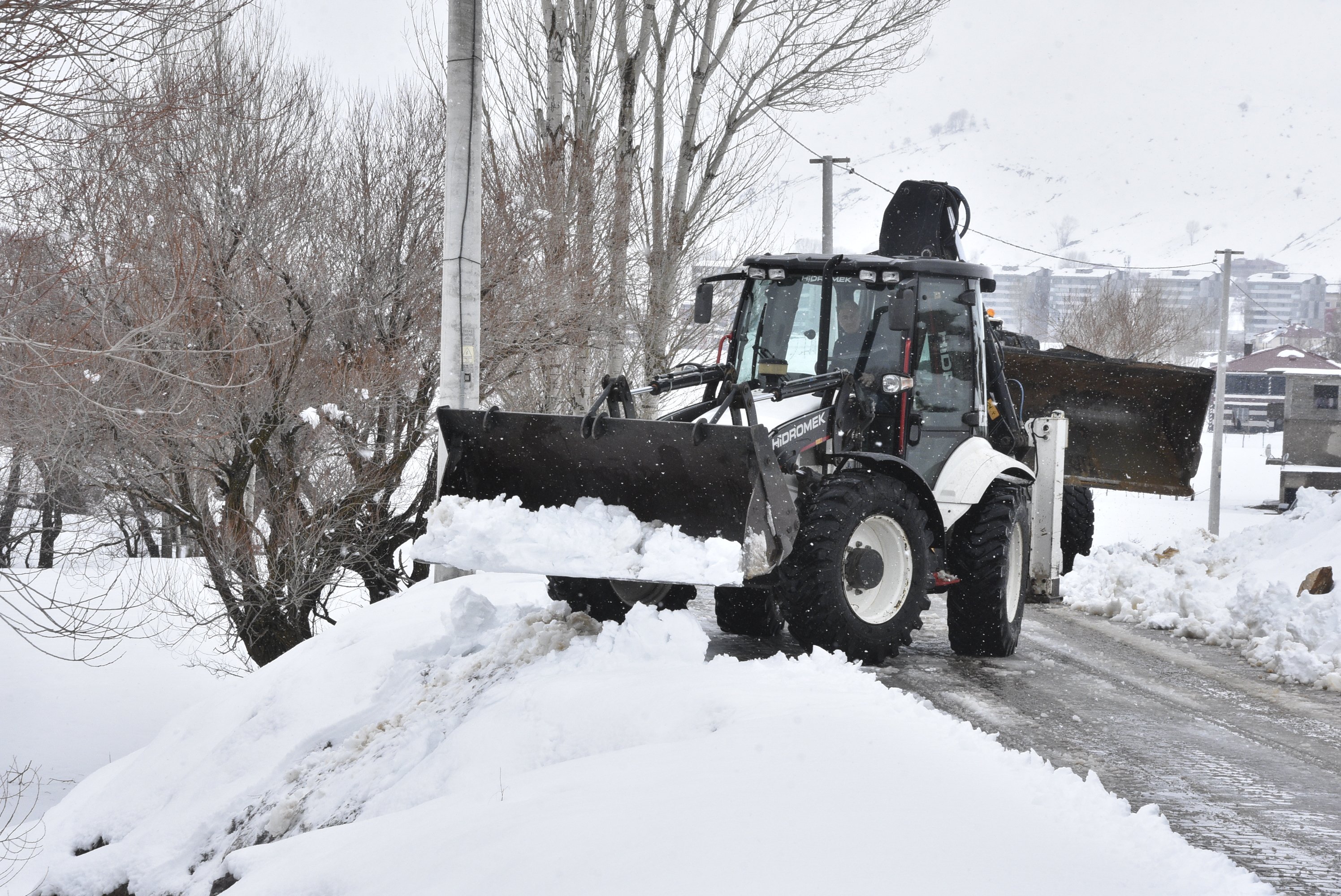 Bitlis Valisi Ahmet Karakaya kar mücadelesi