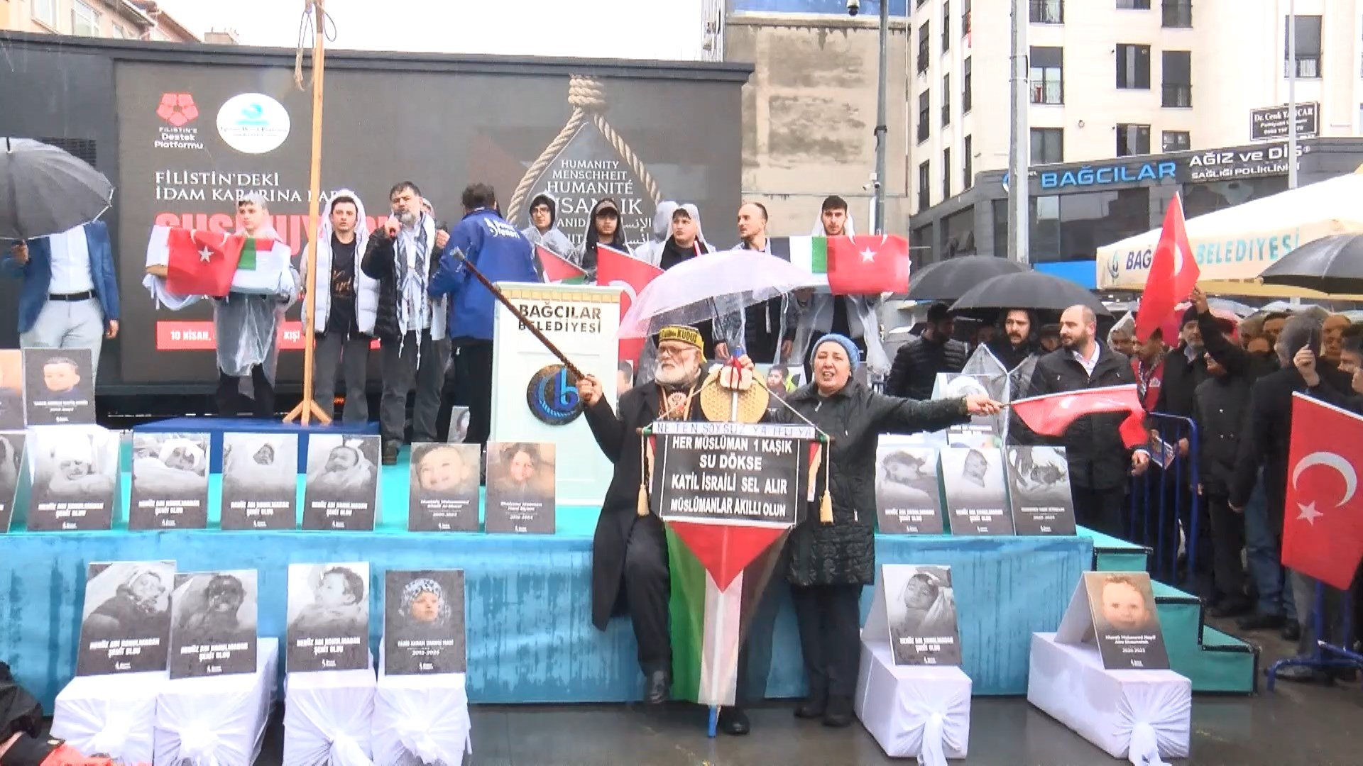 Bağcılar Meydanı protesto kalabalığı