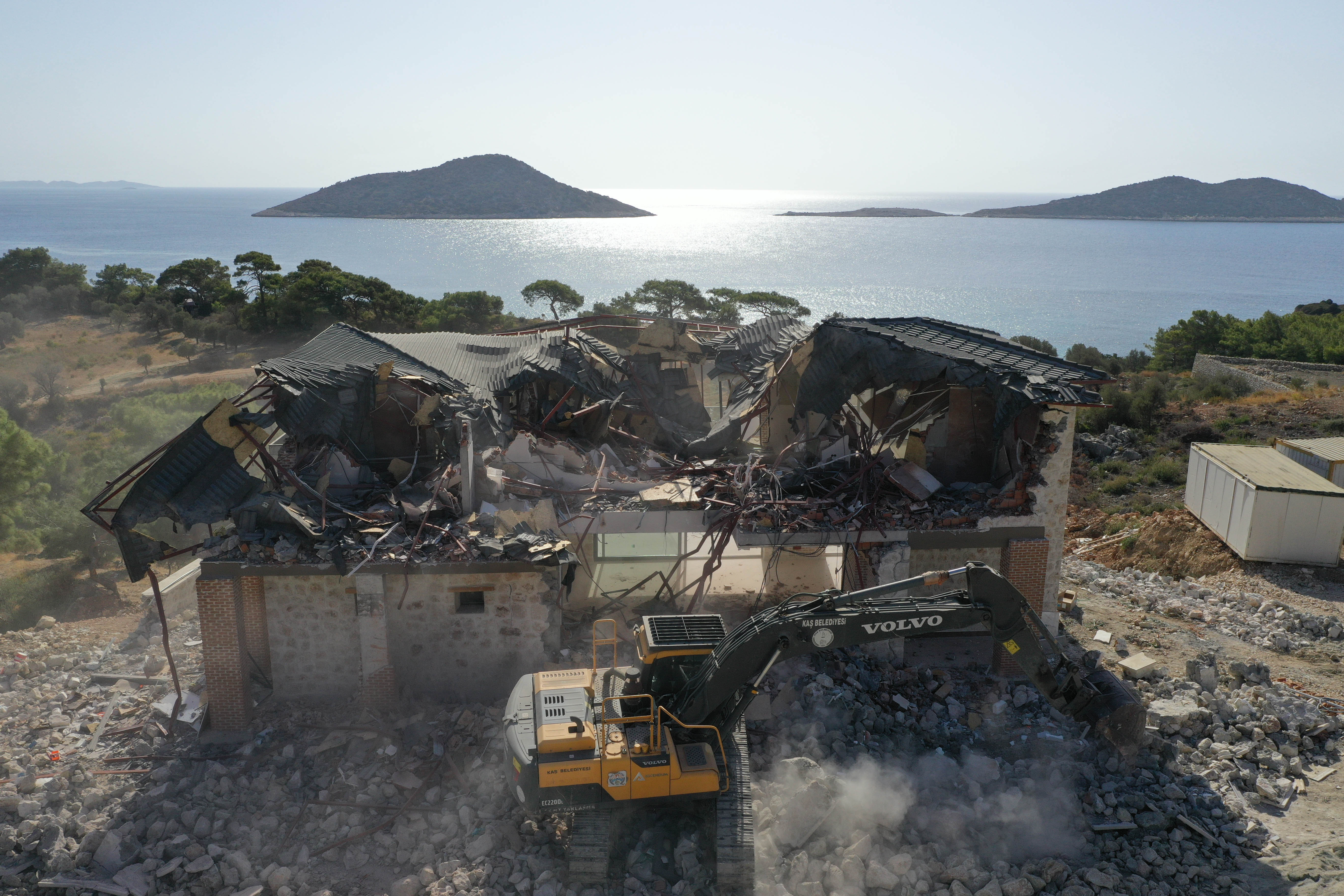 Kaş kaçak yapı yıkım ihalesi
