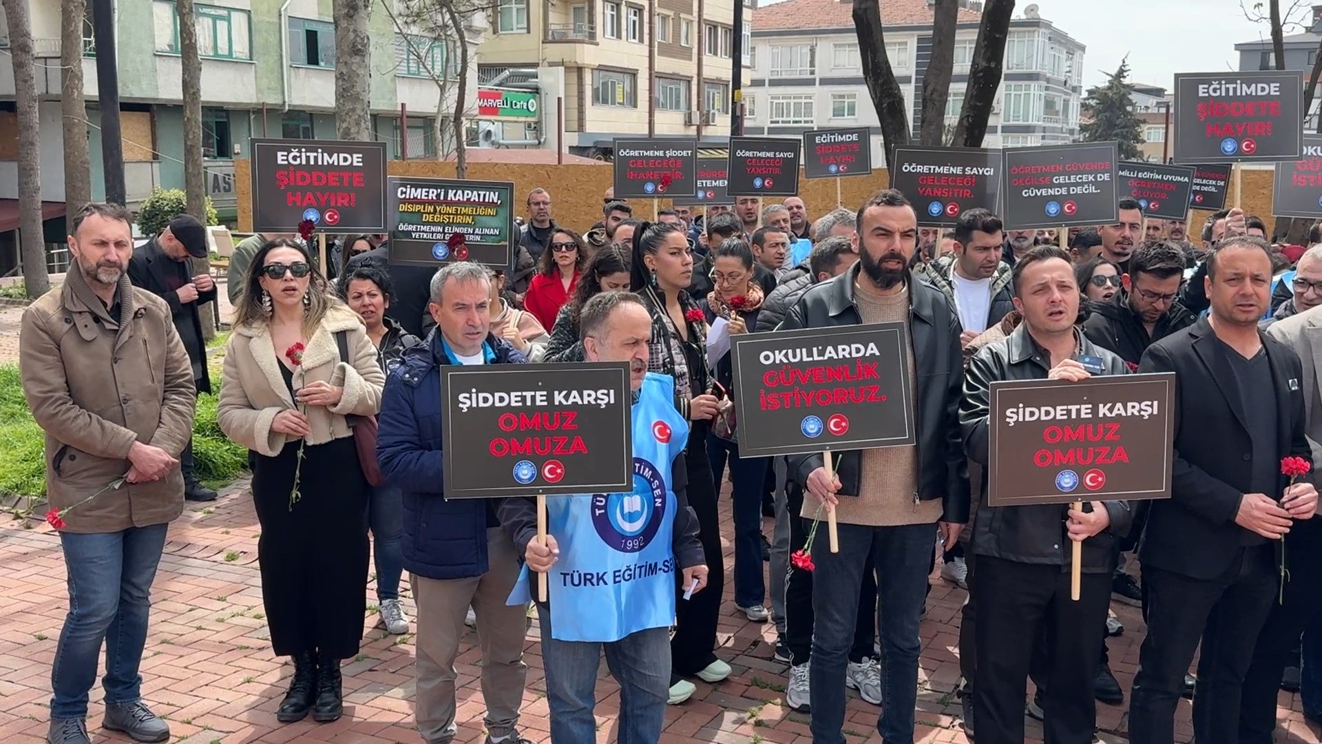 Avcılar öğretmen yürüyüşü okulda ölmek istemiyoruz