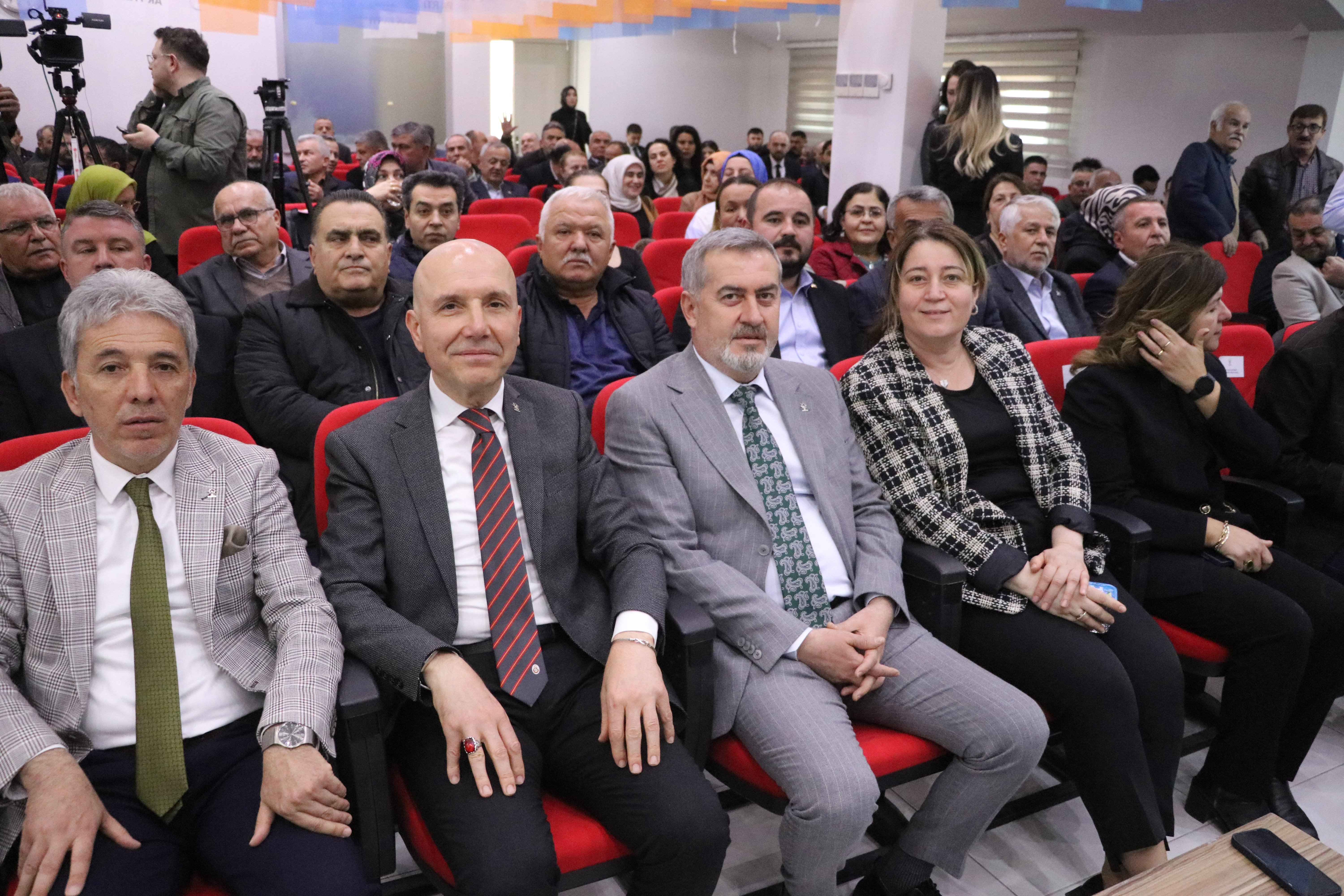 Bakan Işıkhan konuşma yapıyor