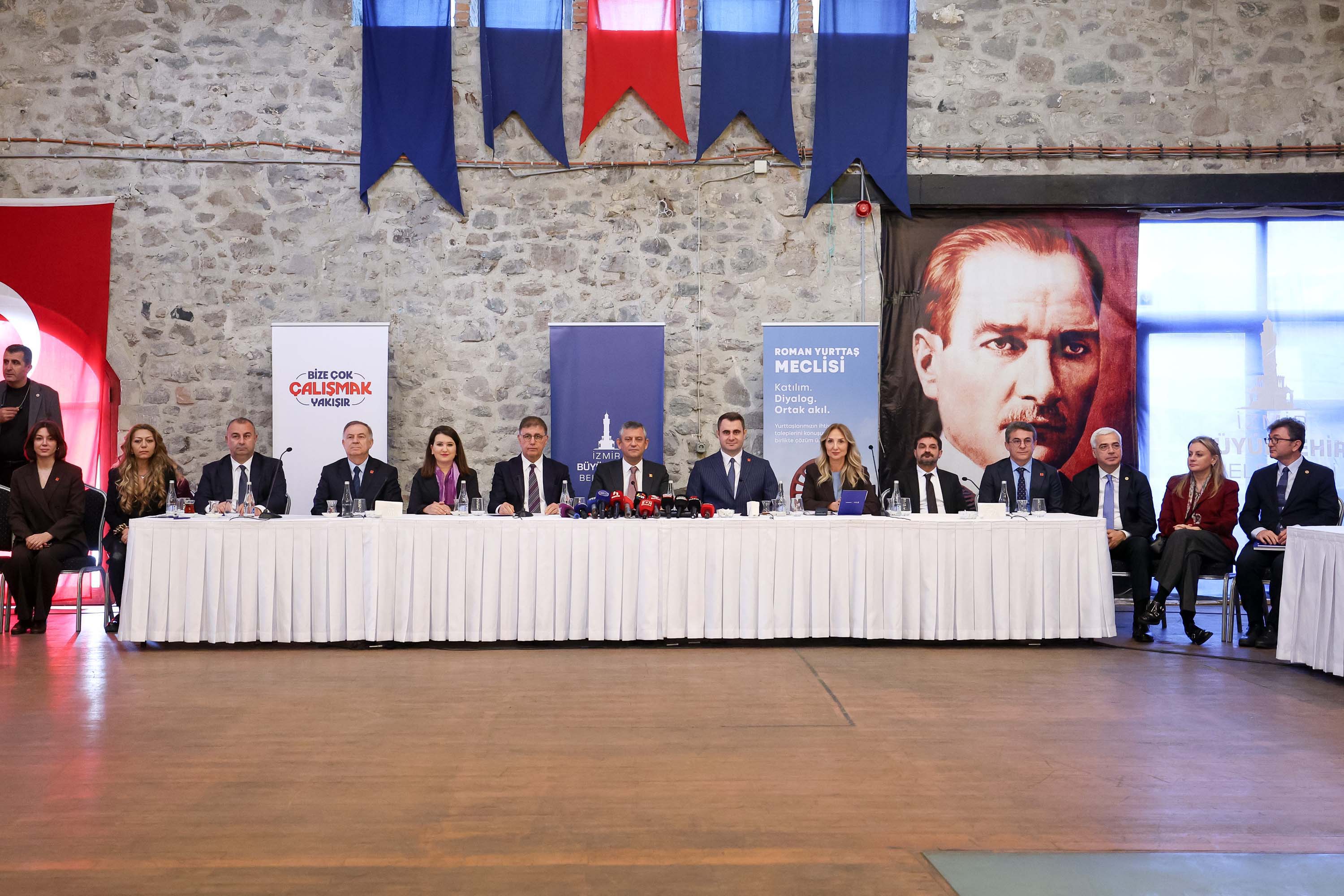 CHP Lideri Özgür Özel Konuşma Yapıyor