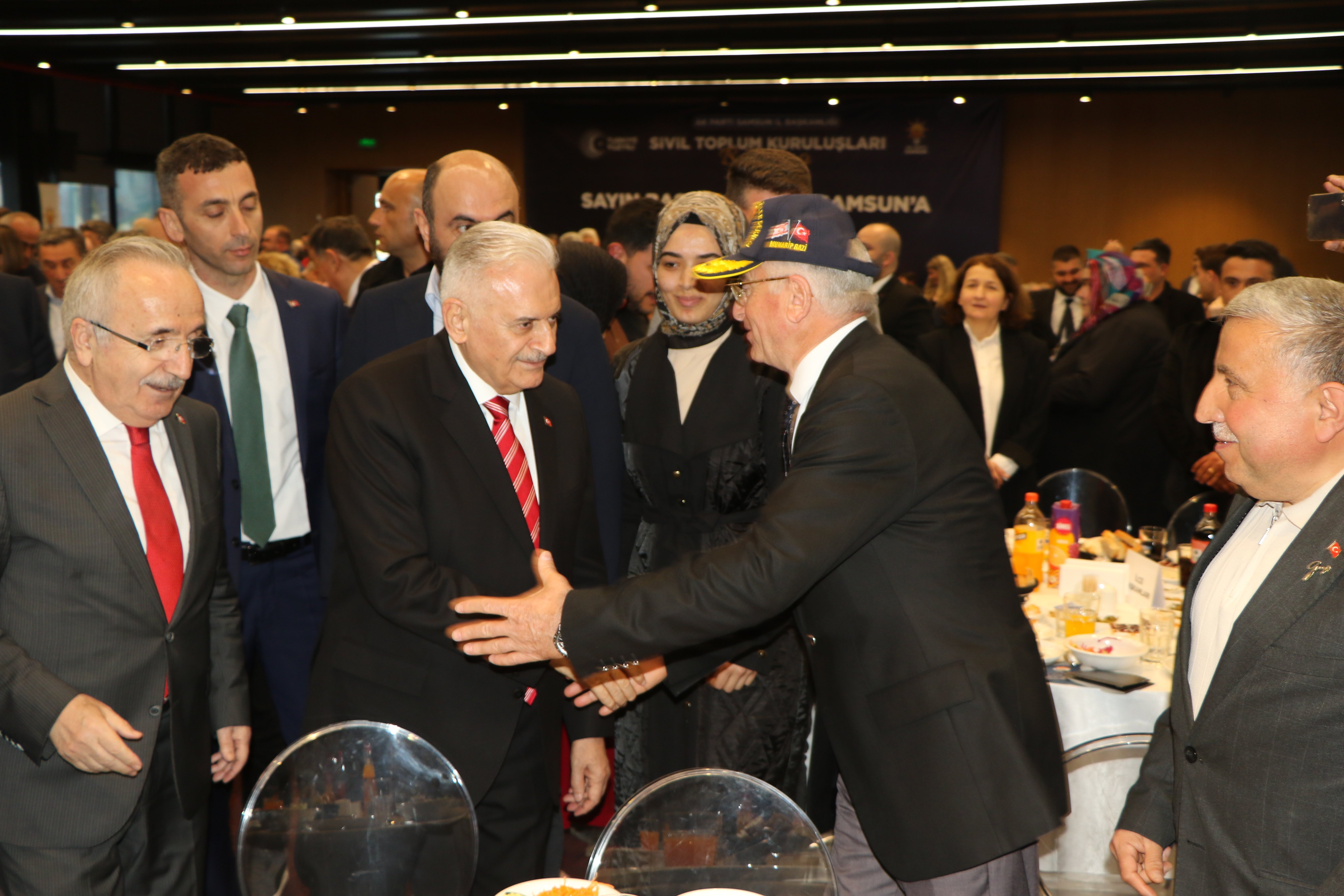 Binali Yıldırım konuşma yapıyor