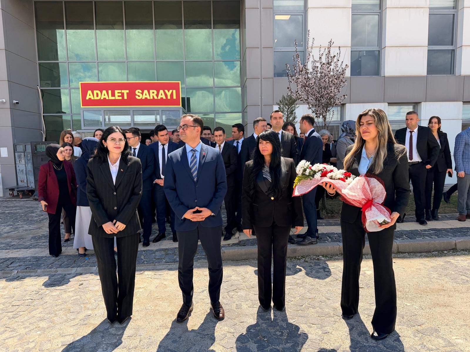 Tunceli Adliyesi önünde incelemeler