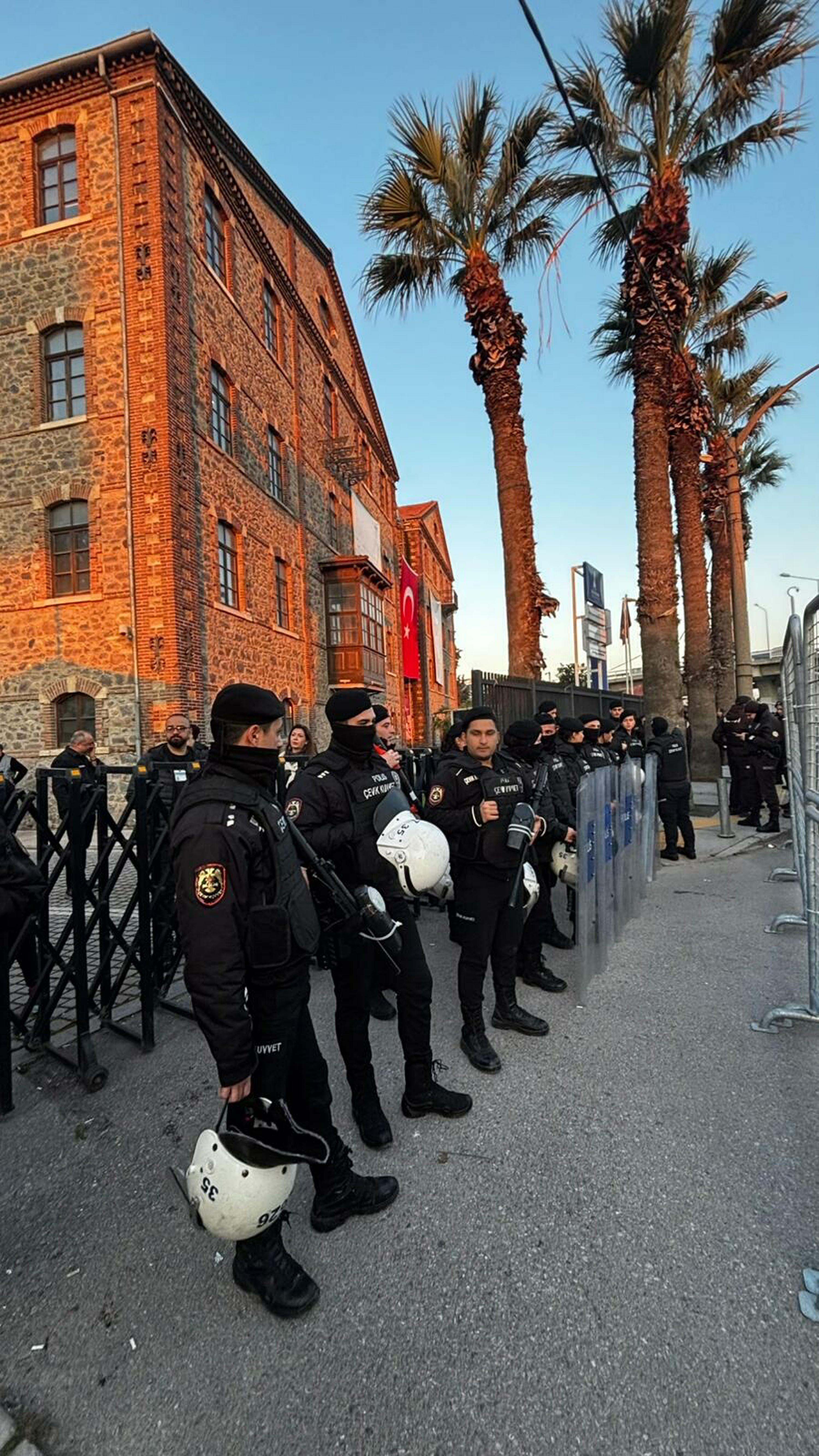 İzmir Meslek Fabrikası Tahliye Çalışması