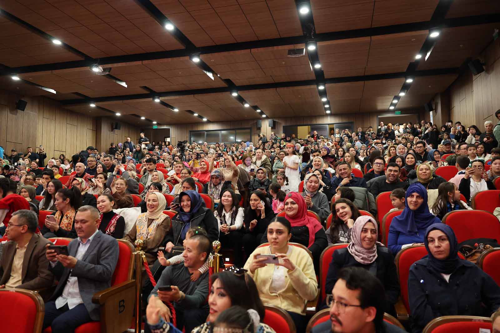 Alatau Serileri Konserinden Kareler