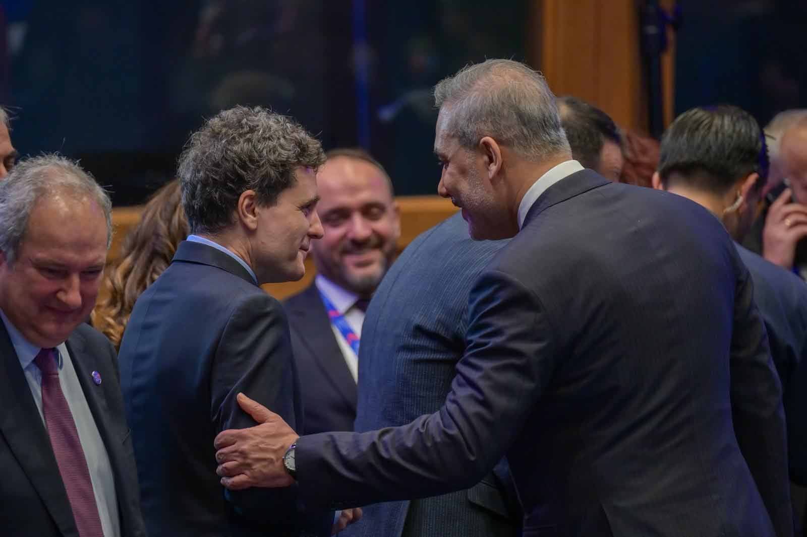 Üç Deniz Girişimi Zirve oturumu