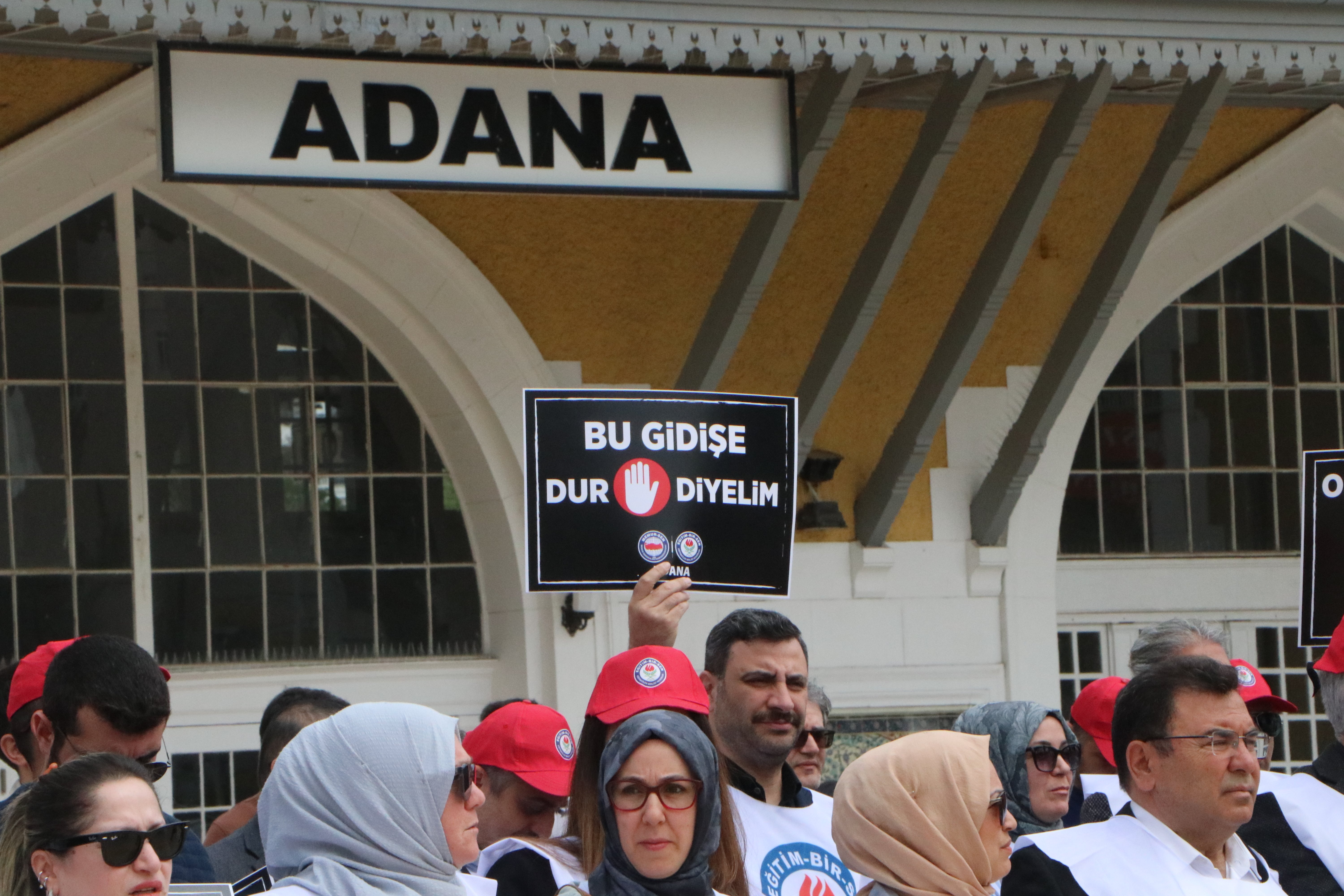 Eğitimde şiddet protestosu