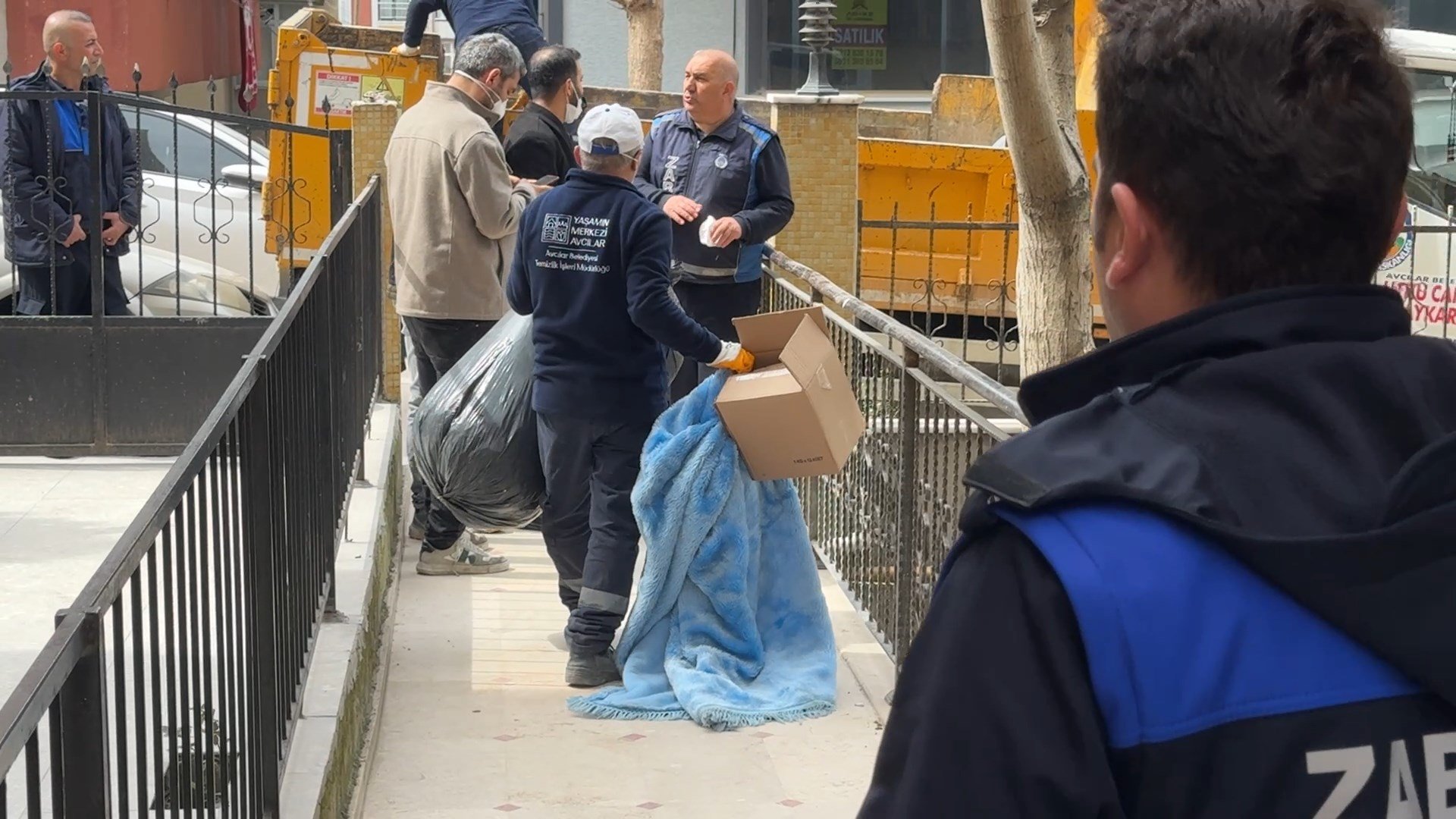 Avcılar belediye ekipleri çöp tahliyesi