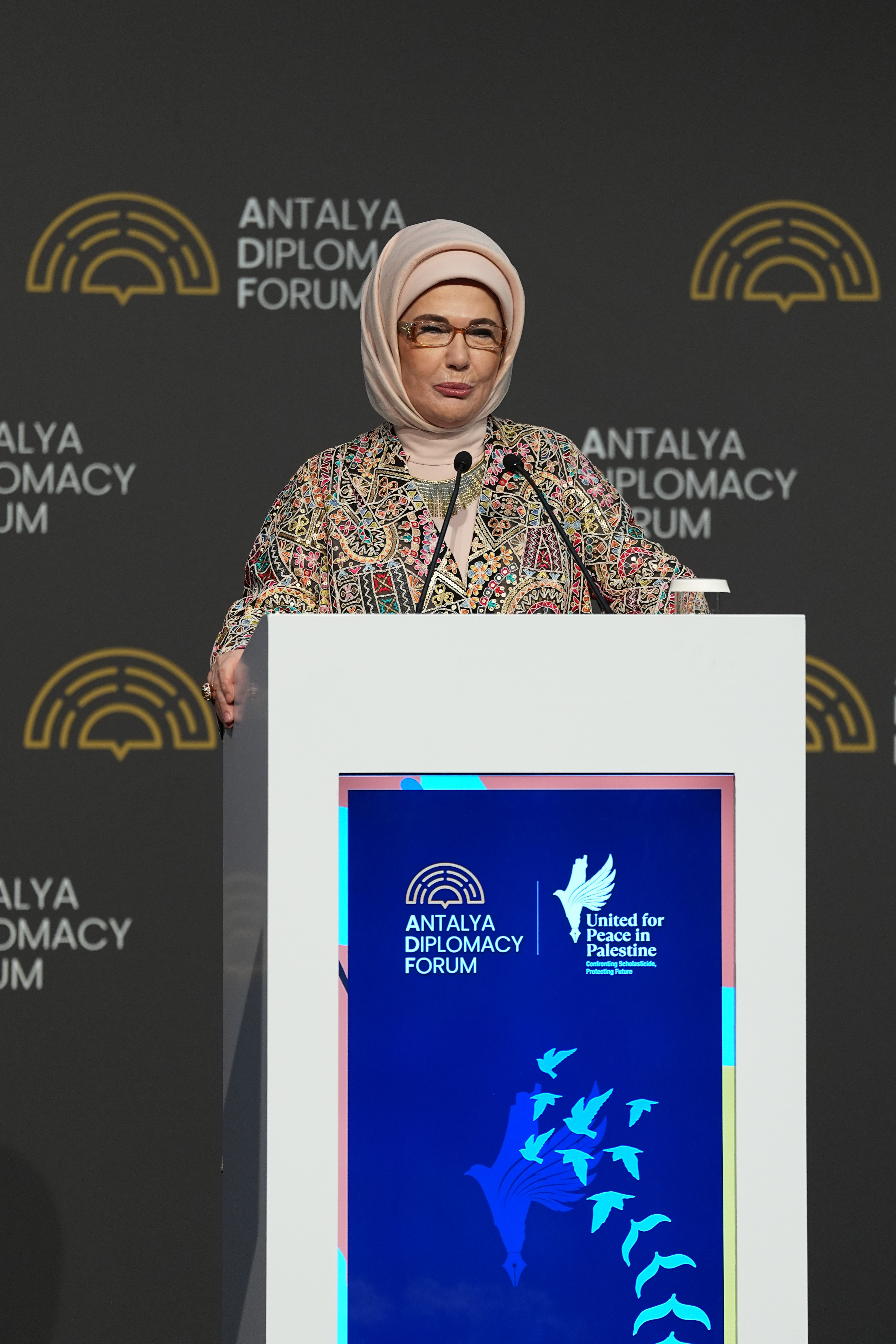 Emine Erdoğan Filistinli çocuklar eğitim