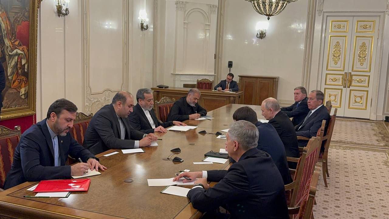 Putin ve Arakçi Görüşmesi