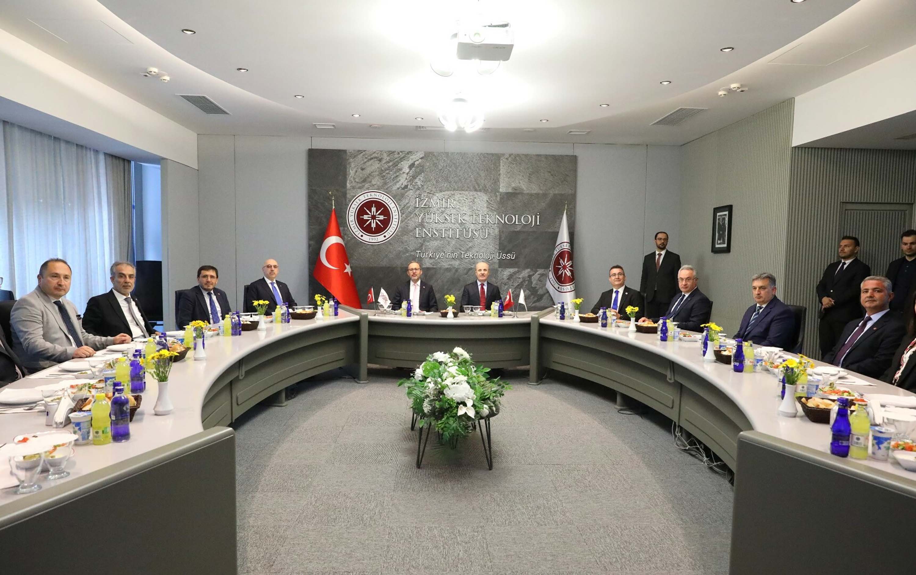 YÖK Başkanı Erol Özvar rektörlerle görüşme