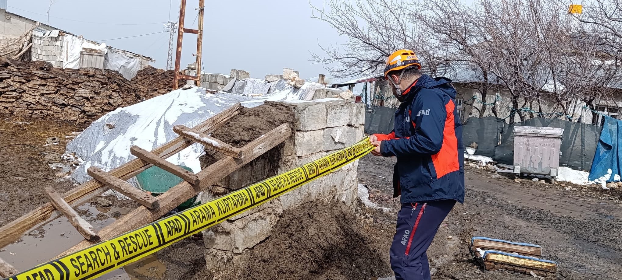 AFAD Van deprem sonrası inceleme