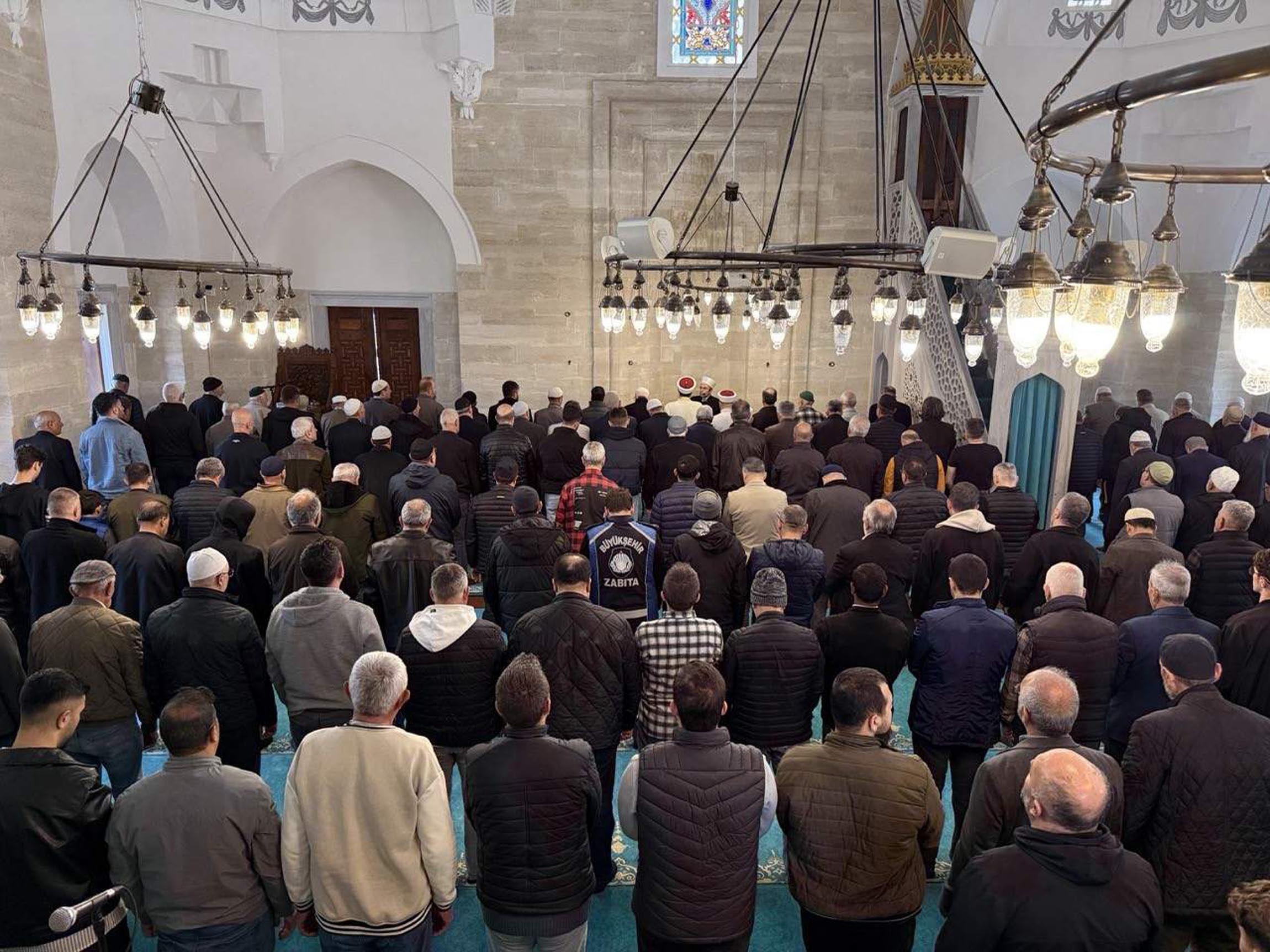 Cenaze Namazına Katılım