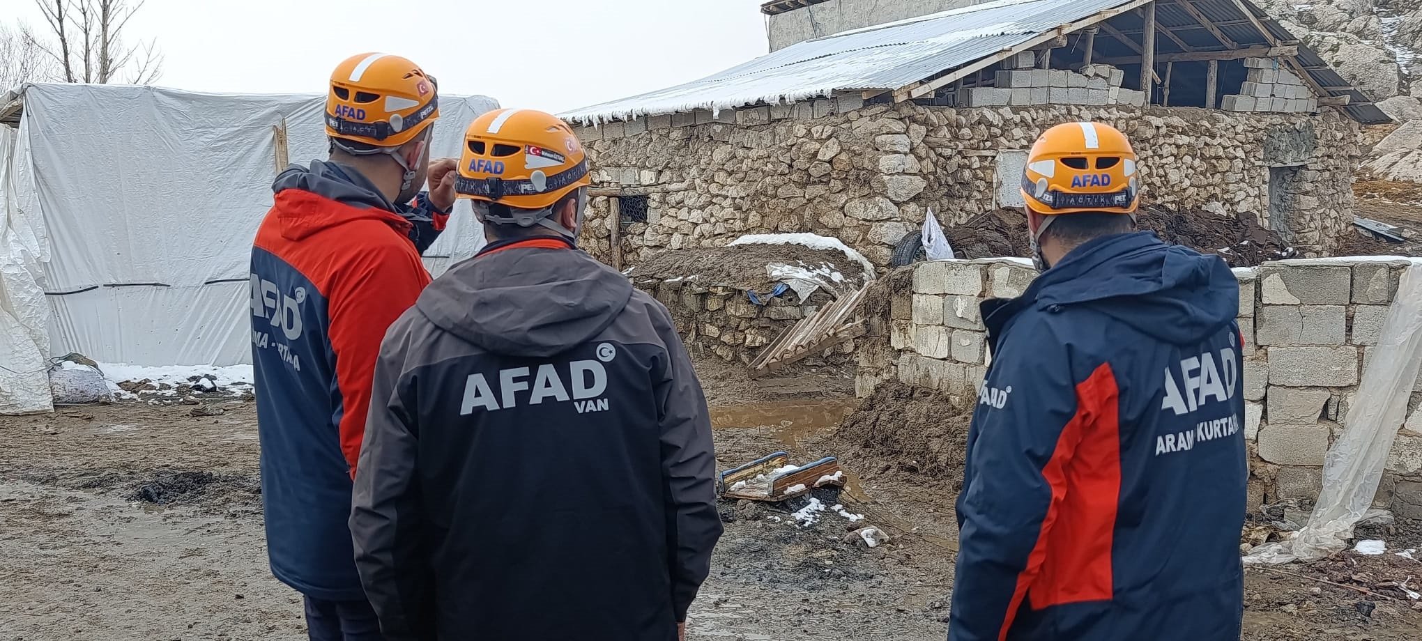 AFAD ekipleri Van depremi saha taraması