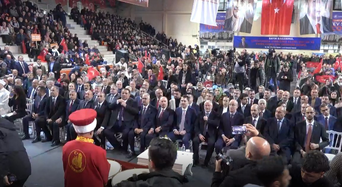 Bakan Kurum Konuşma Yapıyor