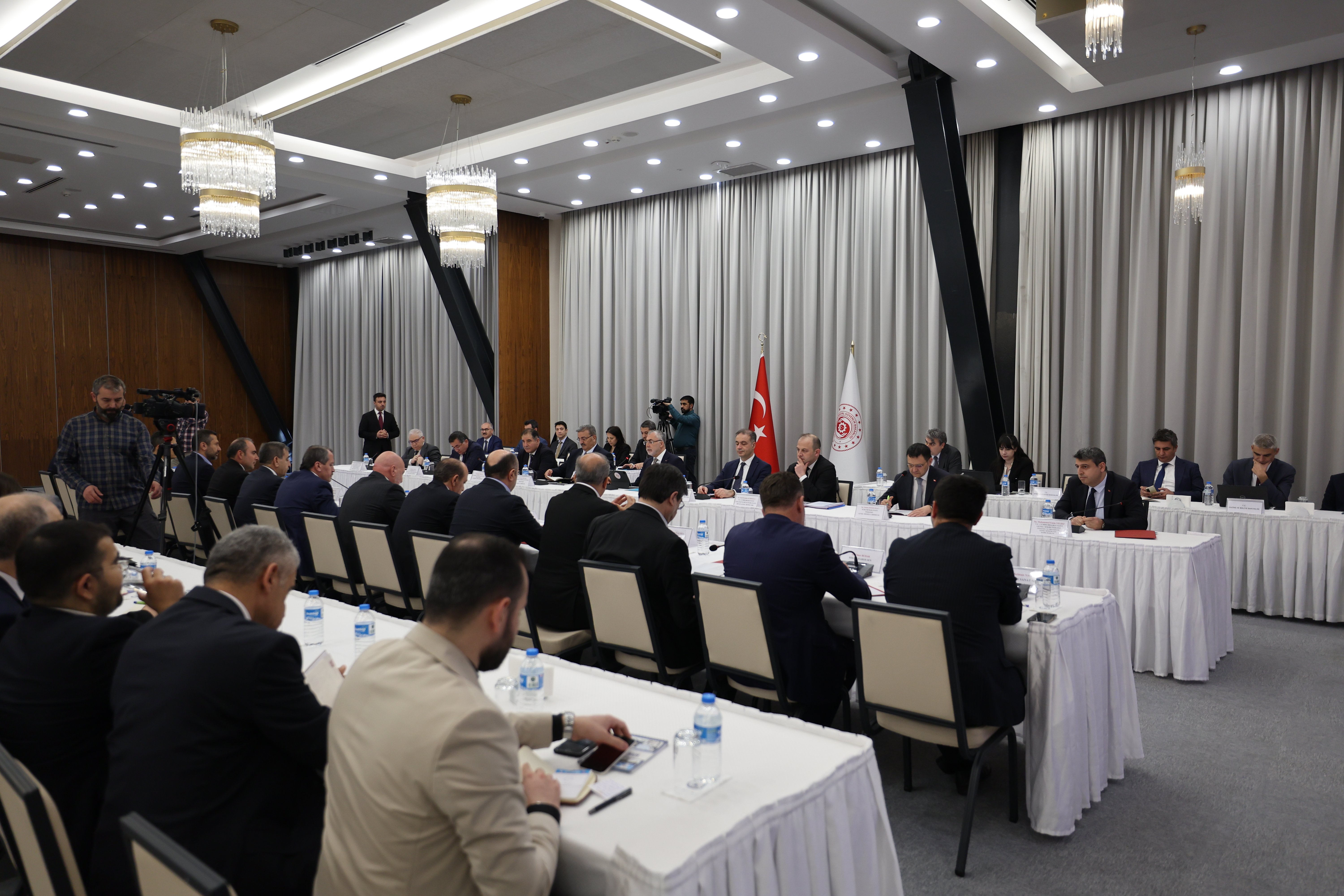 Türkiye Kamu-Sen Başkanı Önder Kahveci toplantıda