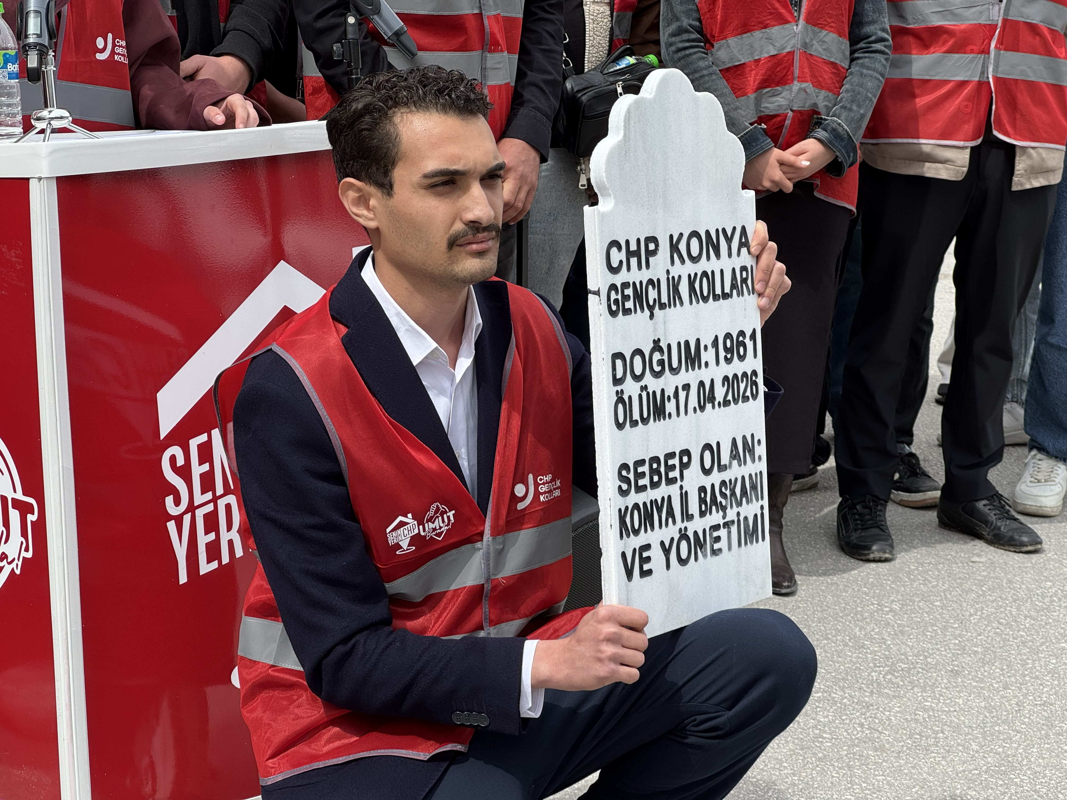 CHP Konya protesto mezar taşı