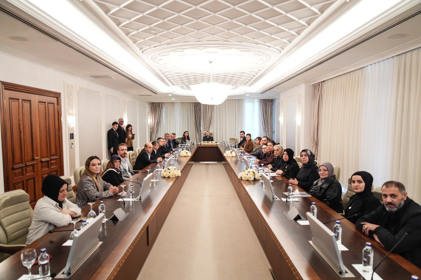 Adalet Bakanı Gürlek ve Komisyon Başkanı Durgut mağdur ailelerle