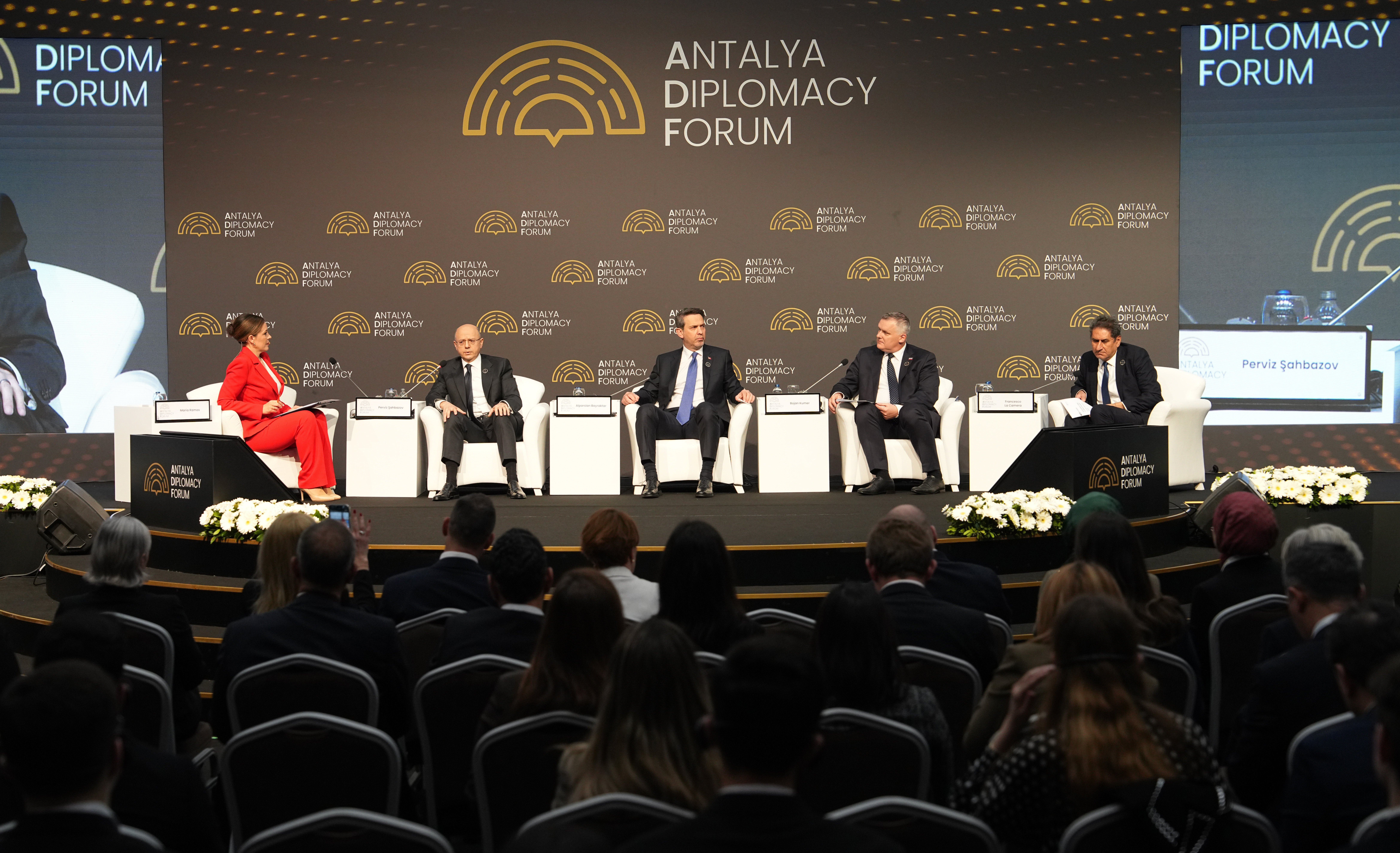 Bakan Bayraktar konuşma yapıyor