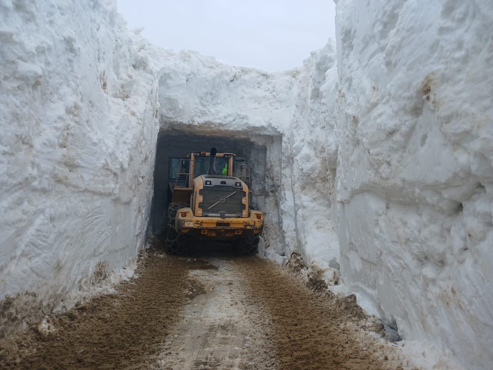 Hakkari kar mücadelesi iş makineleri