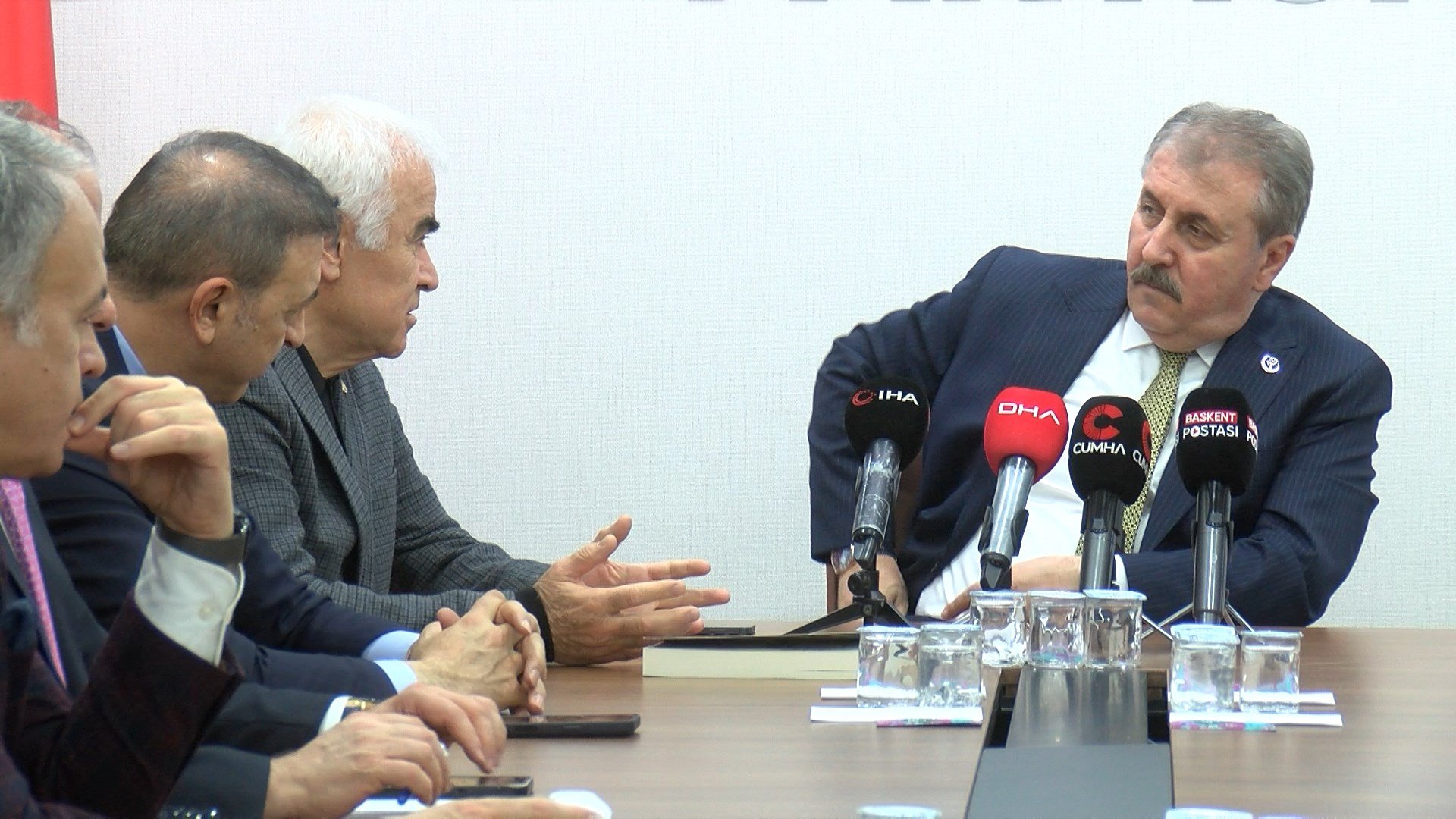 BBP Genel Başkanı Mustafa Destici basın açıklamasında