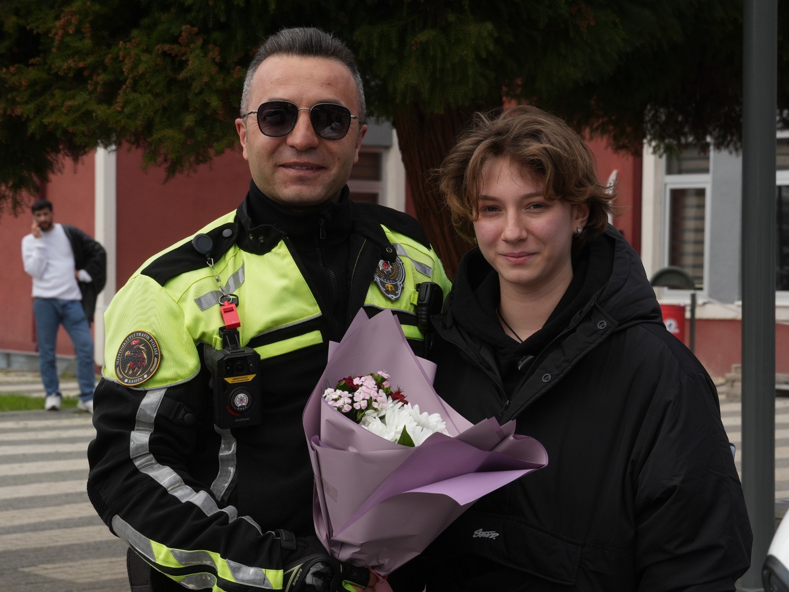 Polis memurları ve belediye ekipleri