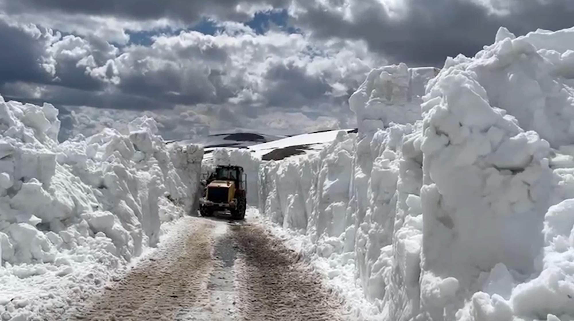 Erzincan kar temizleme ekipleri çalışıyor