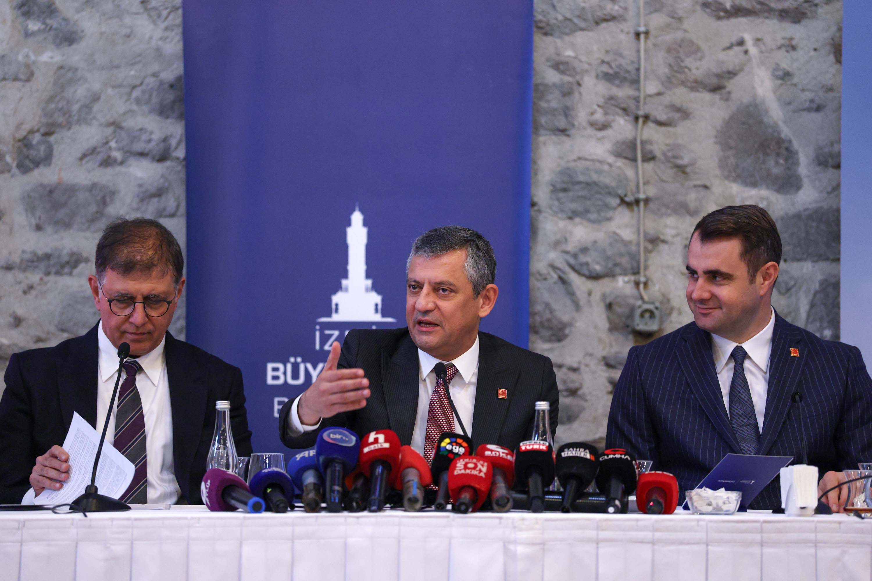 Özgür Özel Romanlarla Buluştu