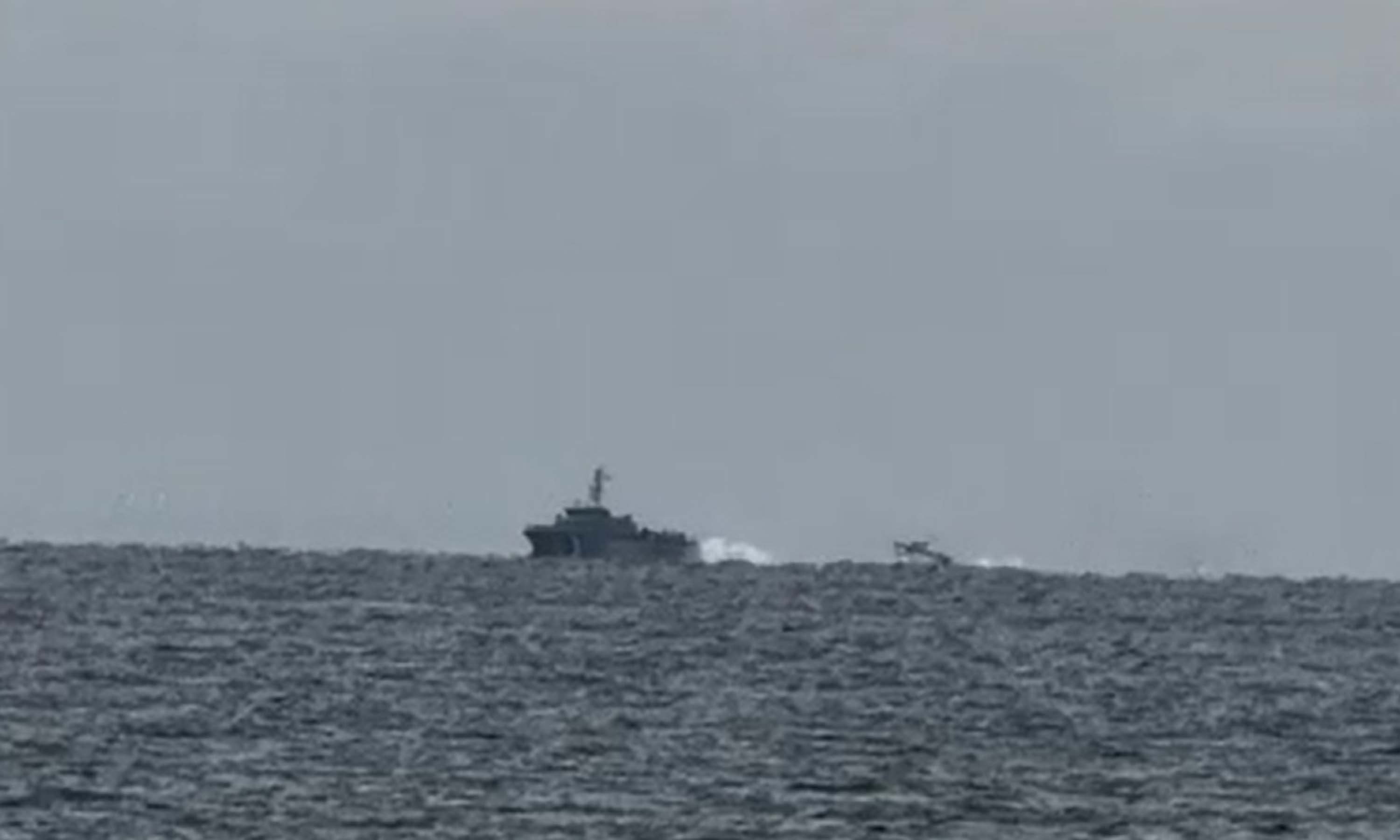 Yunan Sahil Güvenlik botu Türk balıkçı teknesini takip ediyor