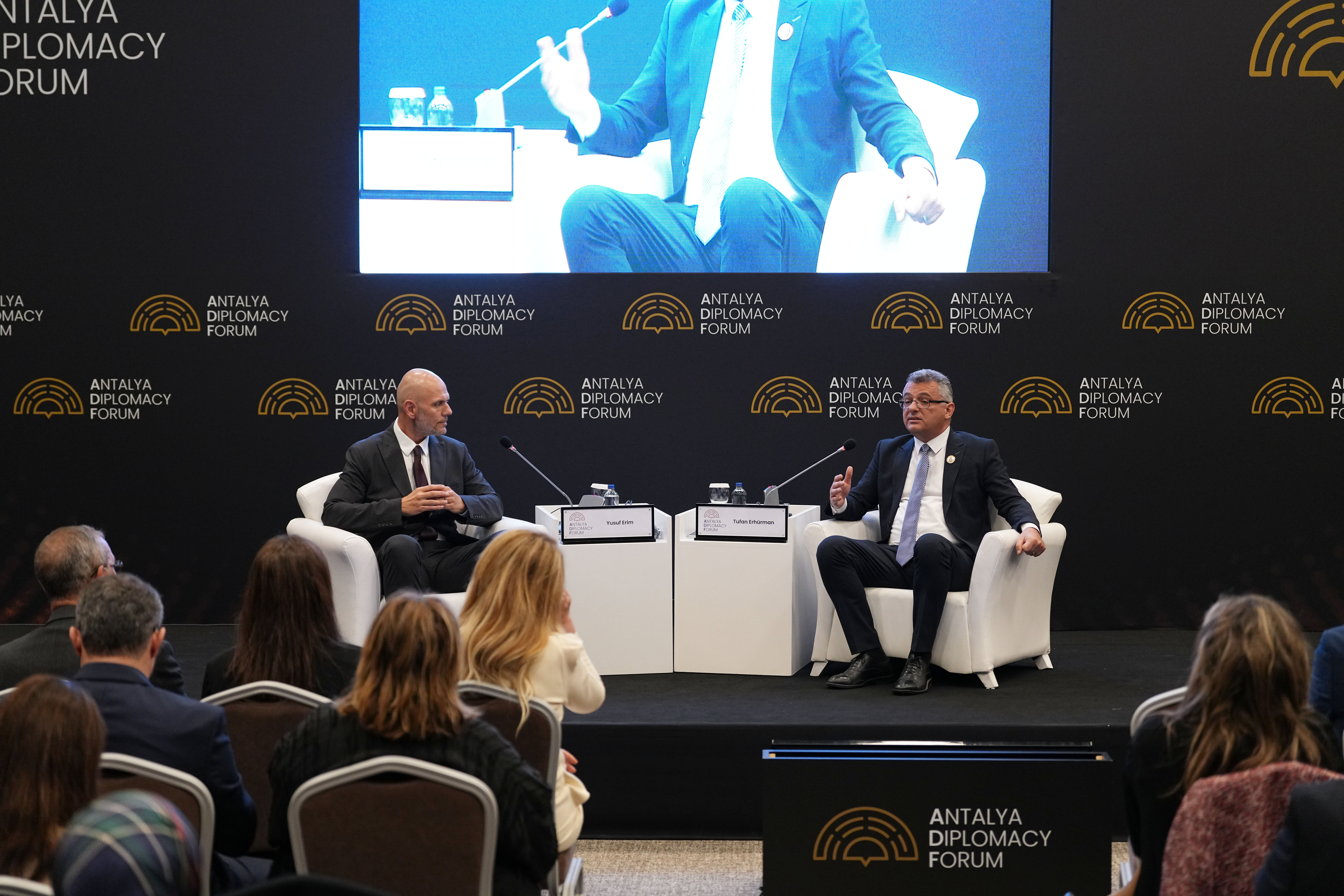 Tufan Erhürman konuşma yapıyor