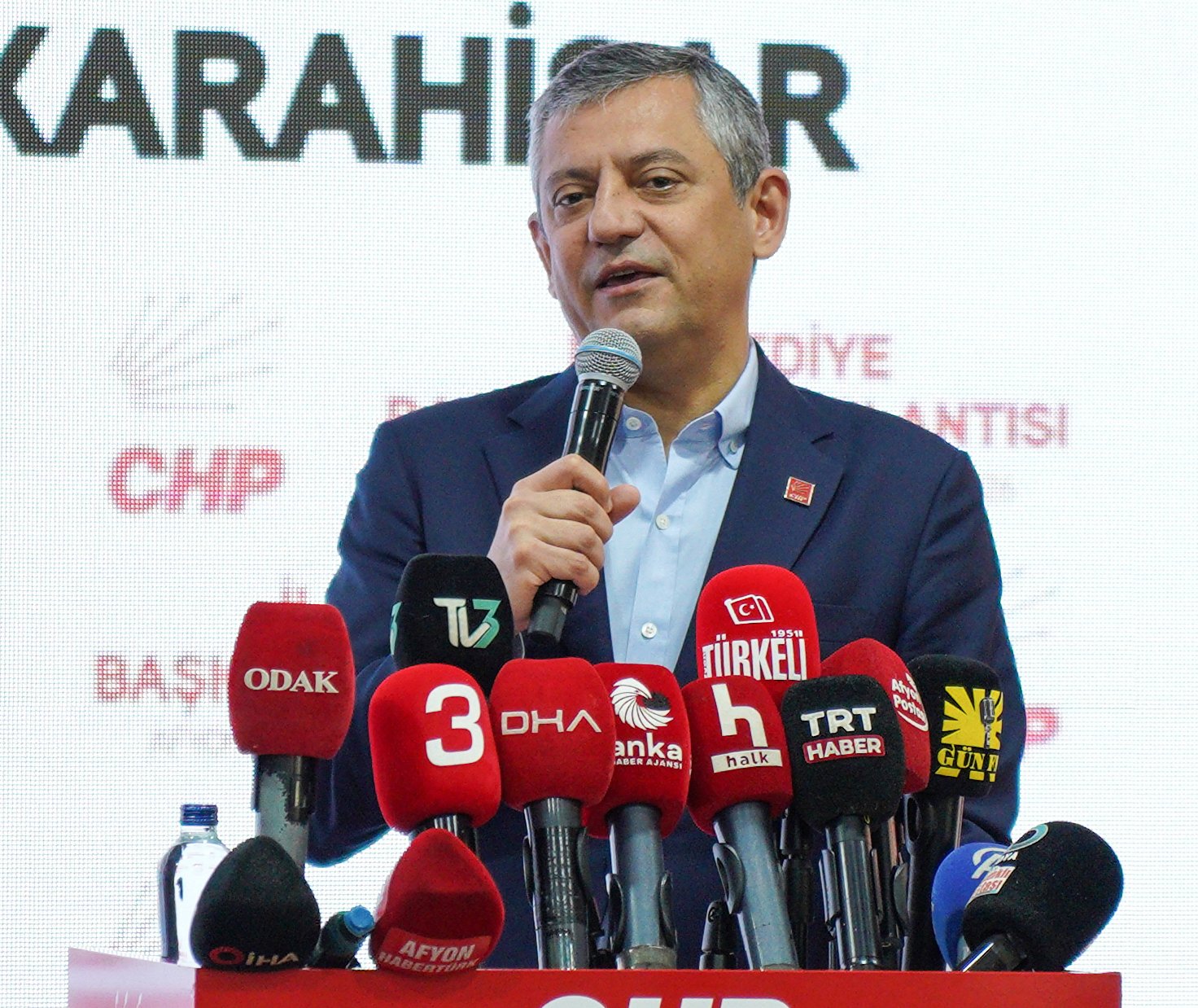 CHP Genel Başkanı Özgür Özel konuşma yapıyor