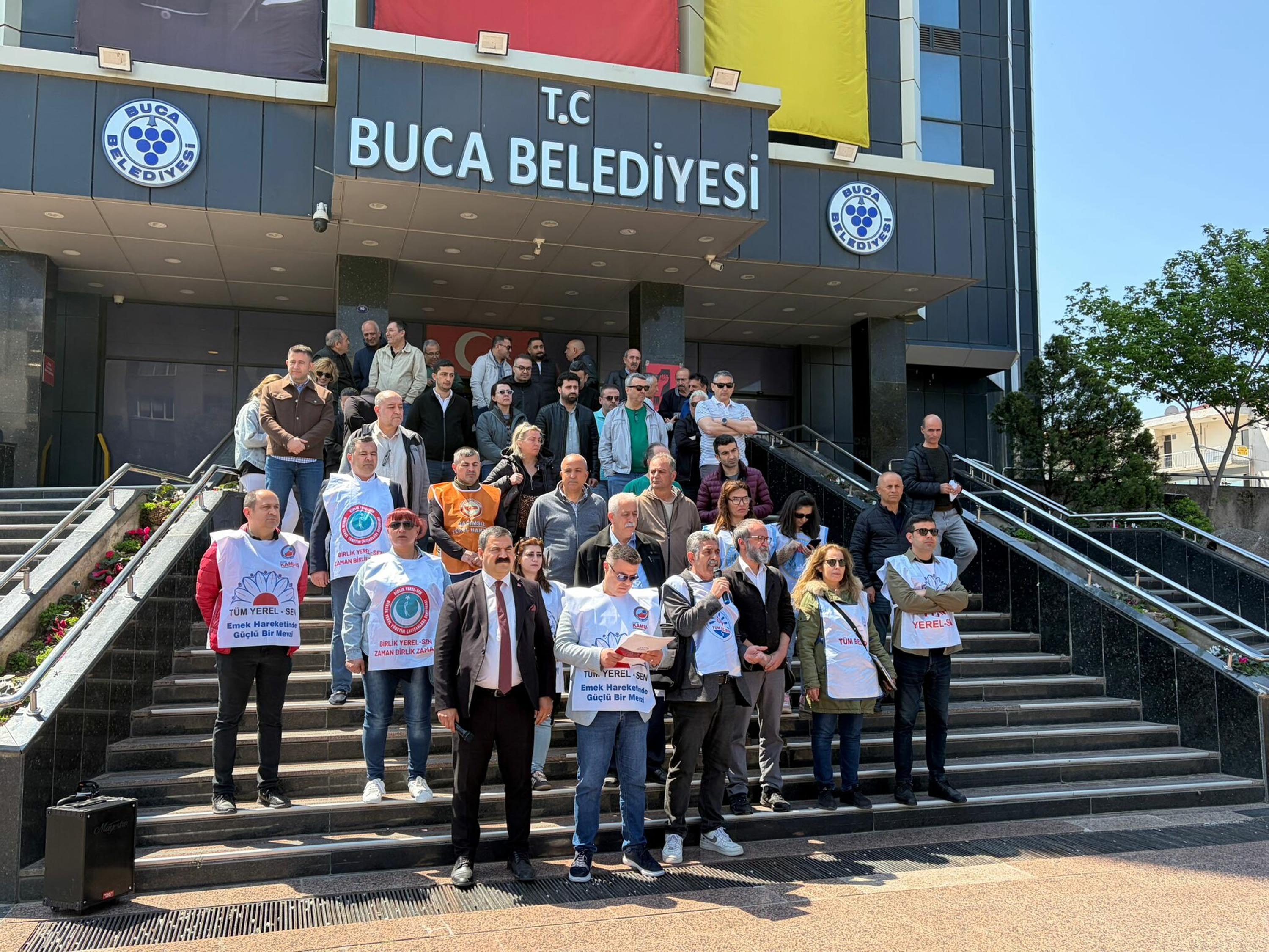 Buca Belediyesi memurları iş bırakma eylemi yapıyor