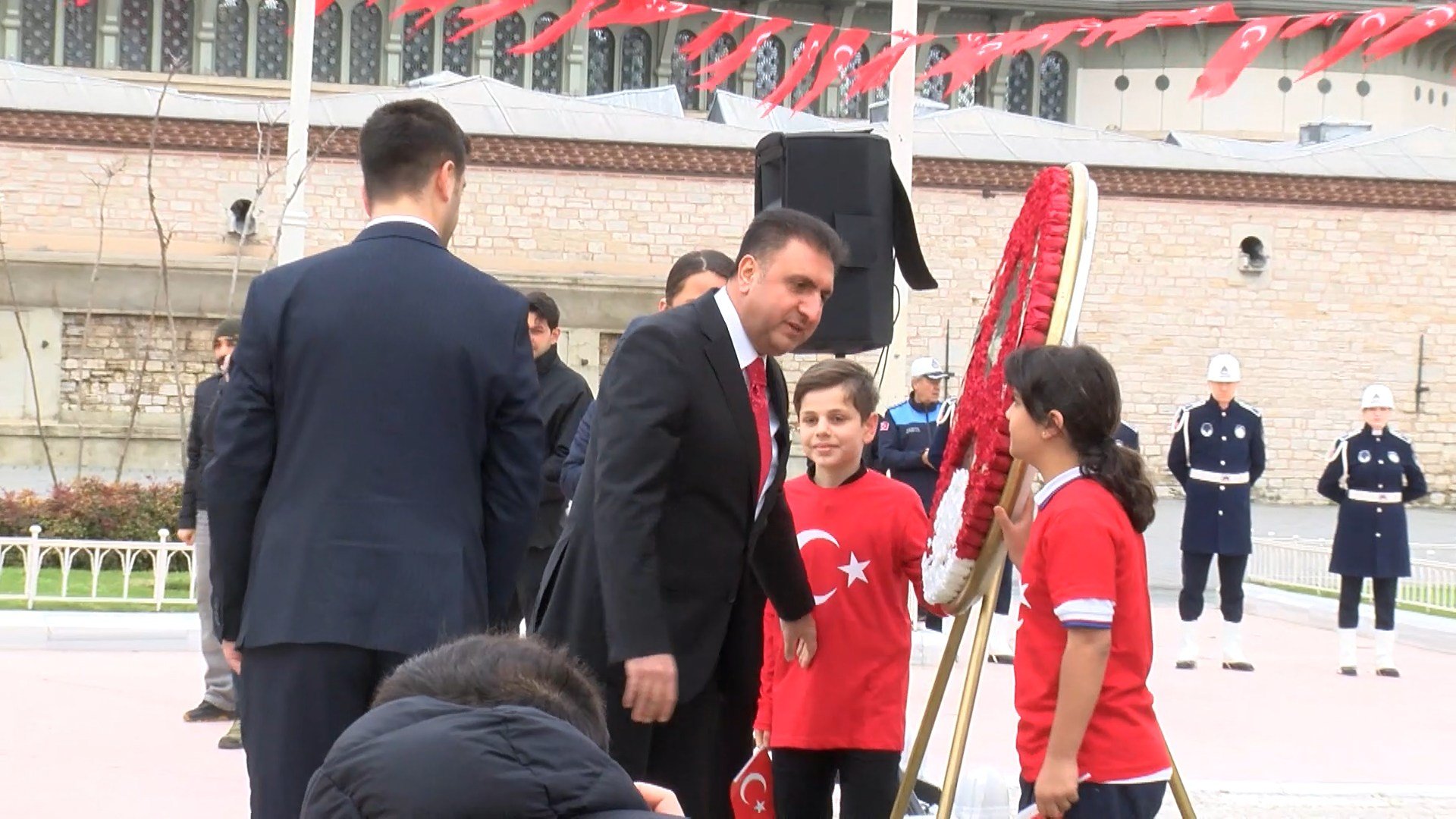 Taksim 23 Nisan töreni Murat Mücahit Yentür