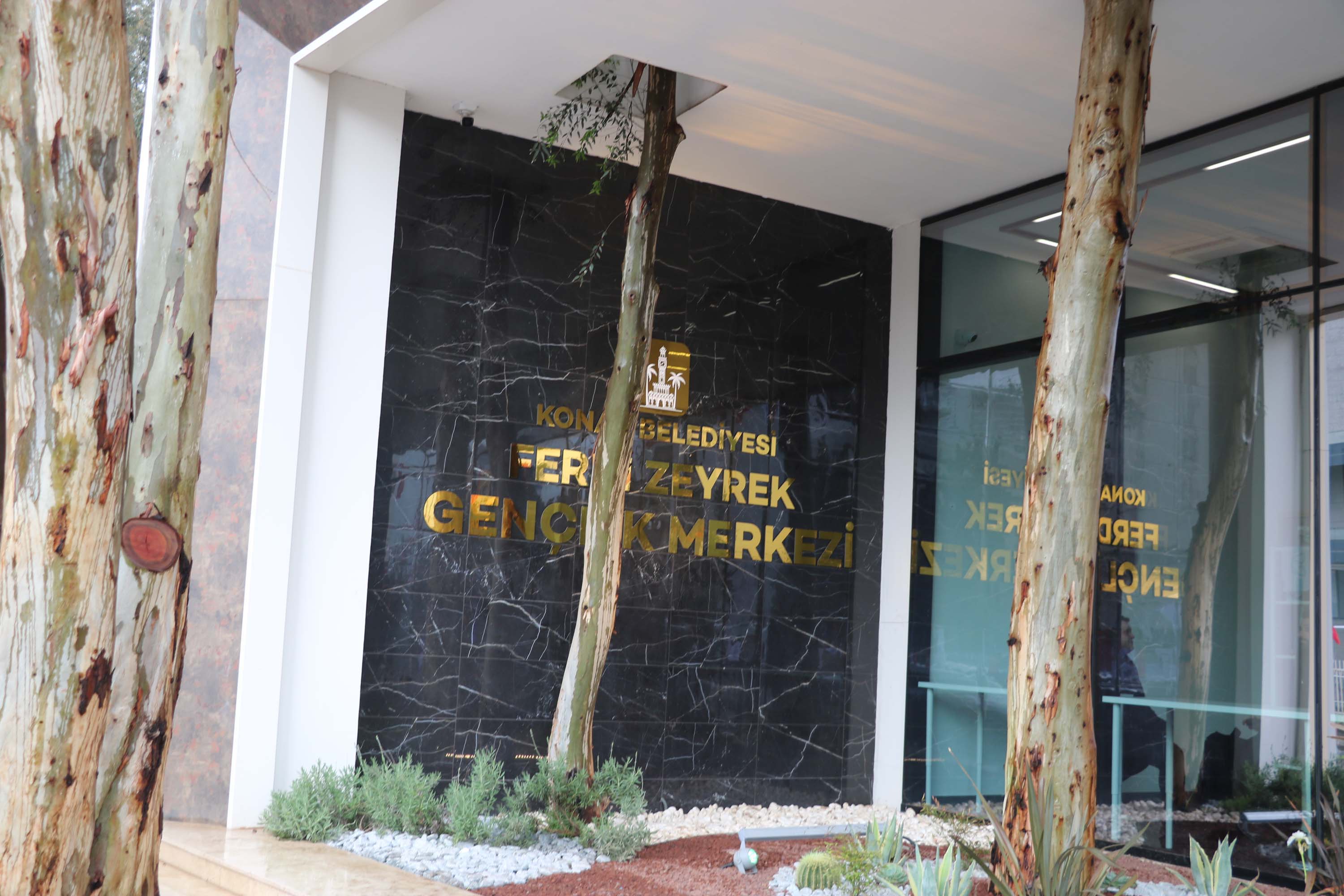 Ferdi Zeyrek Vakfı Kurucu Başkanı Nurcan Zeyrek konuşma yaparken